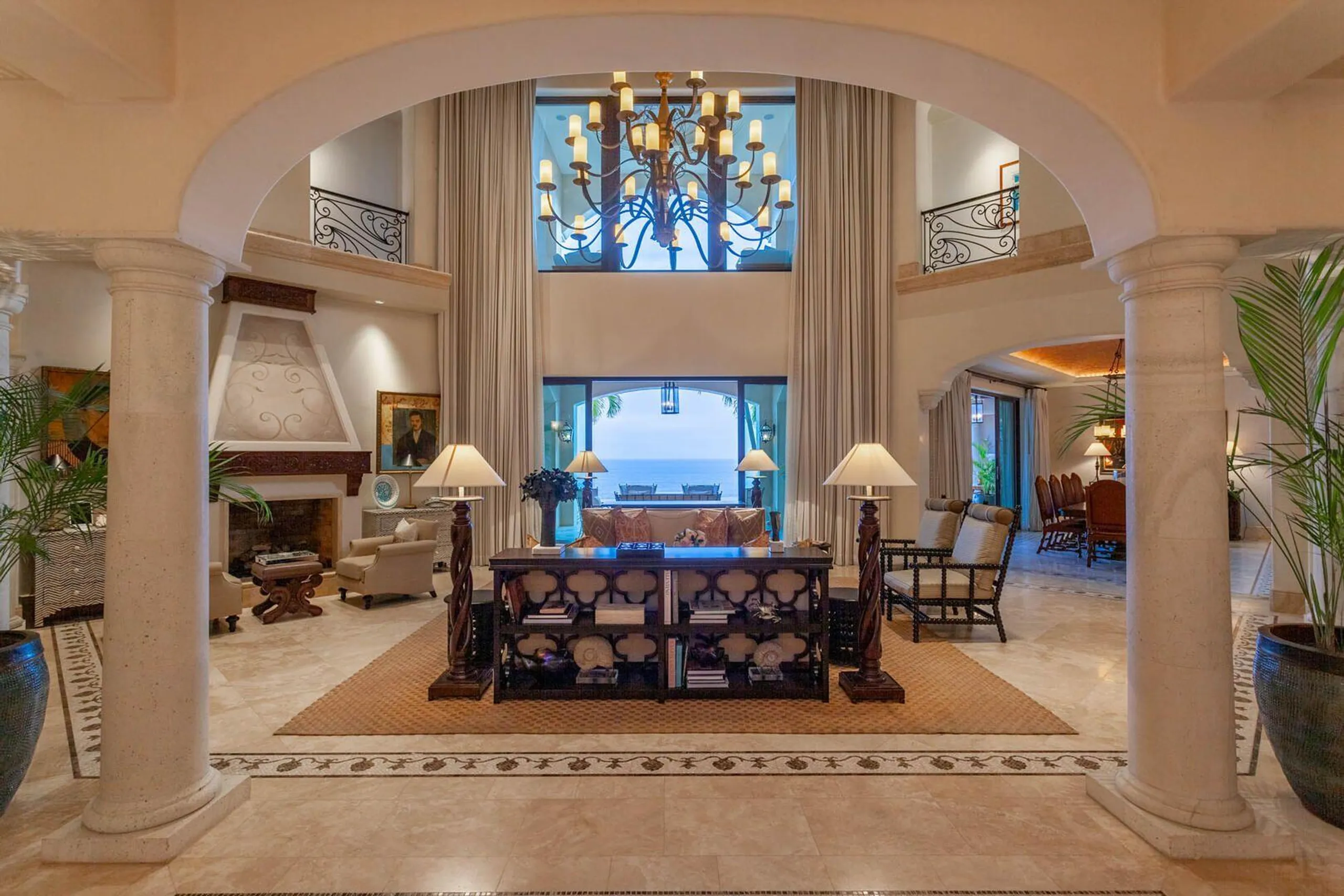 Palmilla Grand Estate with Infinity Pool and Breathtaking Ocean Views — photograph 11