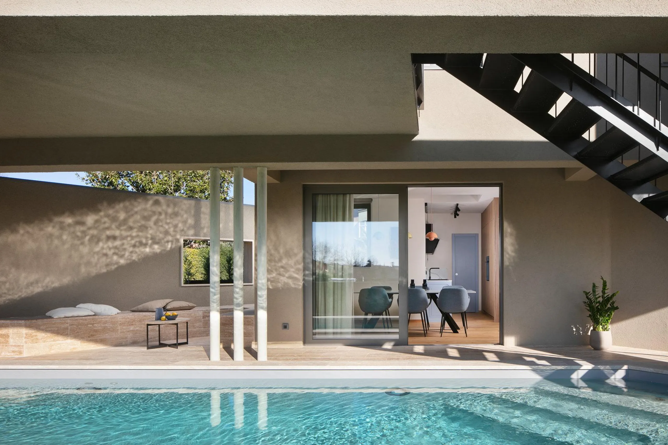 Sensational Contemporary Villa with Pool and  Panoramic Views — photograph 4