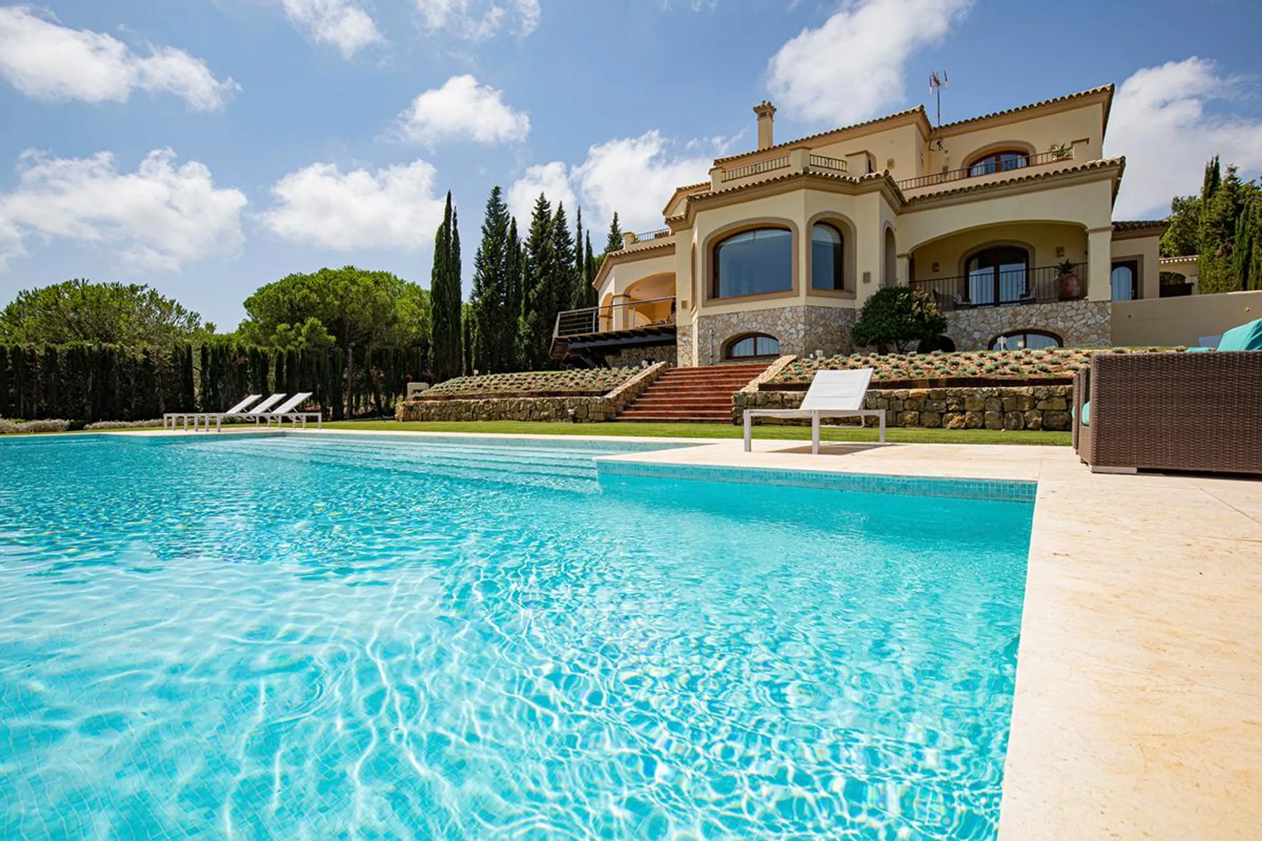 Tranquil Countryside Villa with Heated Pool and Scenic Country Location, San Roque