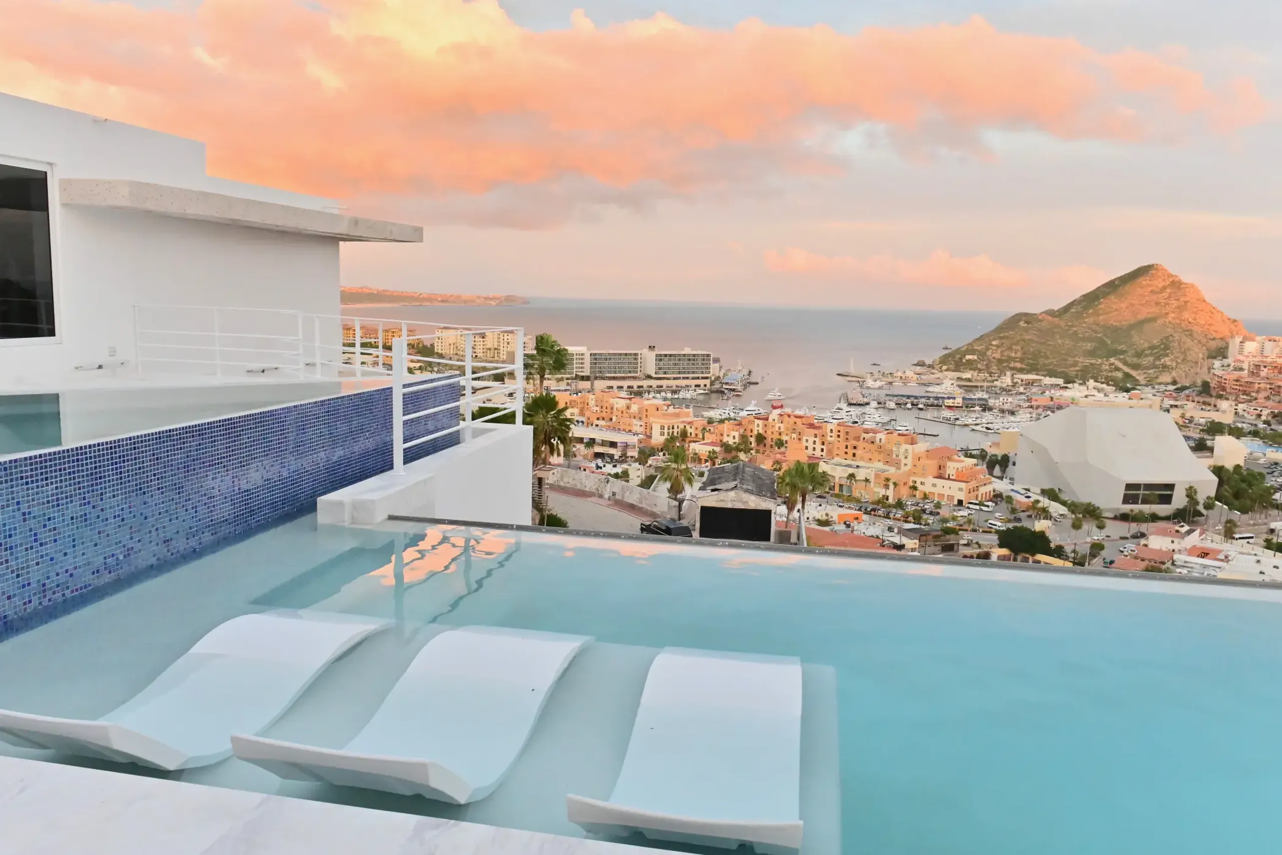 Pedregal Grandview Estate with Infinity Pool and Perfect VIews over the Marina — photograph 3