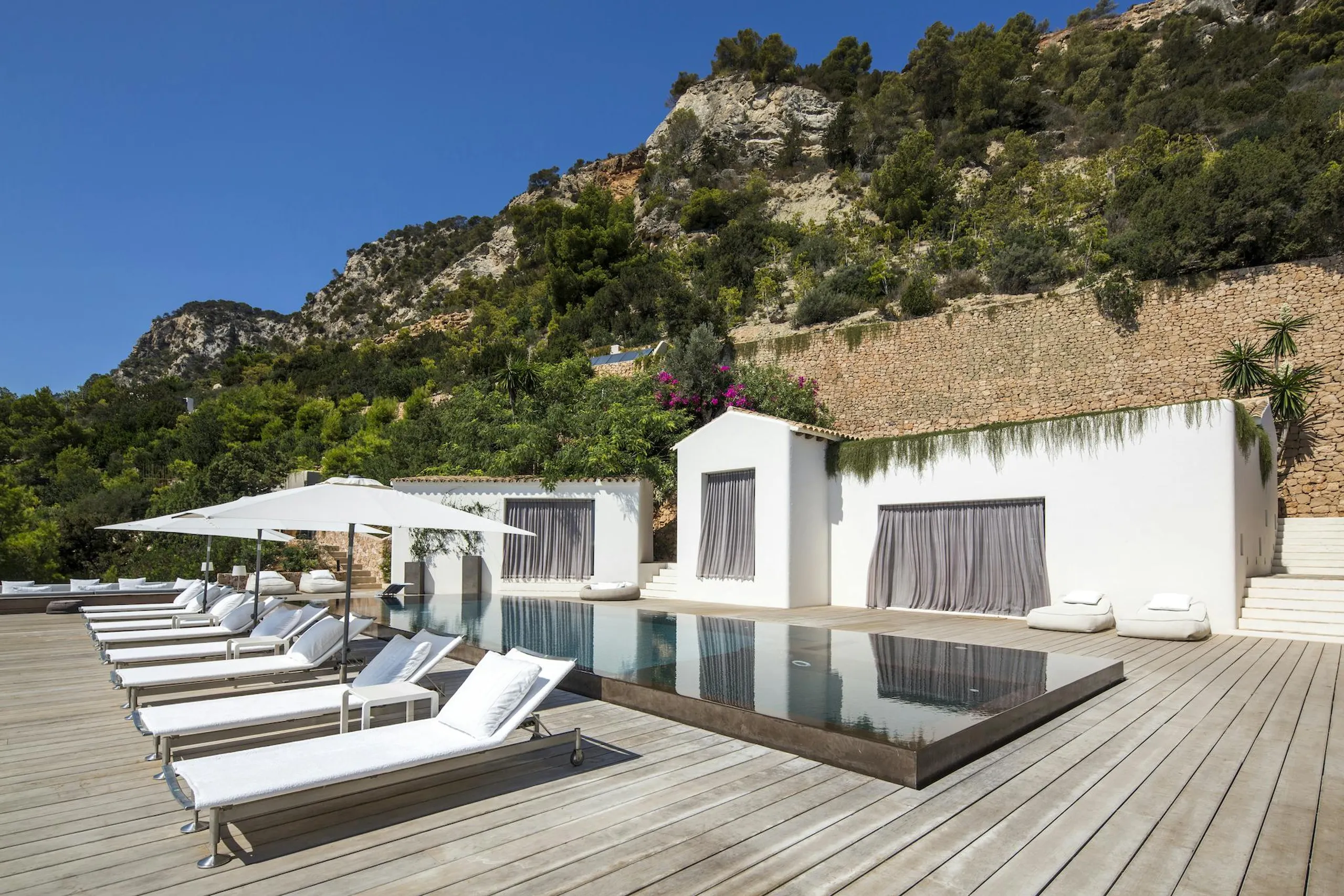 Phenomenal Seaview Villa in Ibiza with Infinity Pool and Panoramic Patio Dining — photograph 4