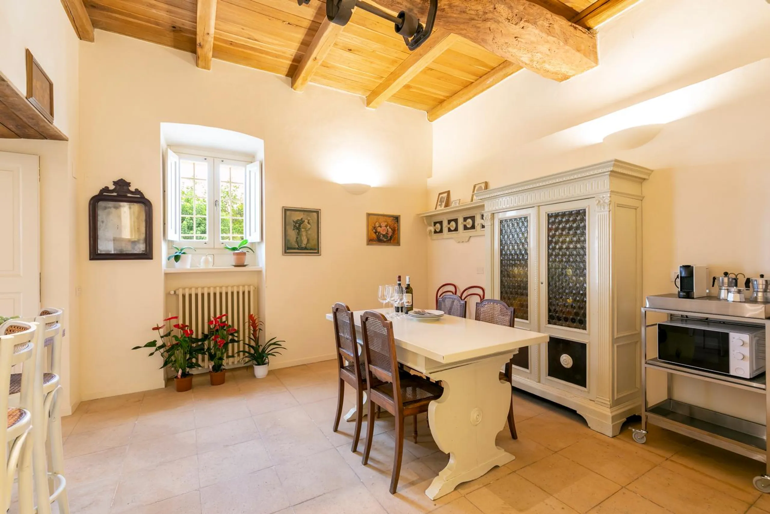 Historic Umbrian Villa with Private Pool and Gardens — photograph 9