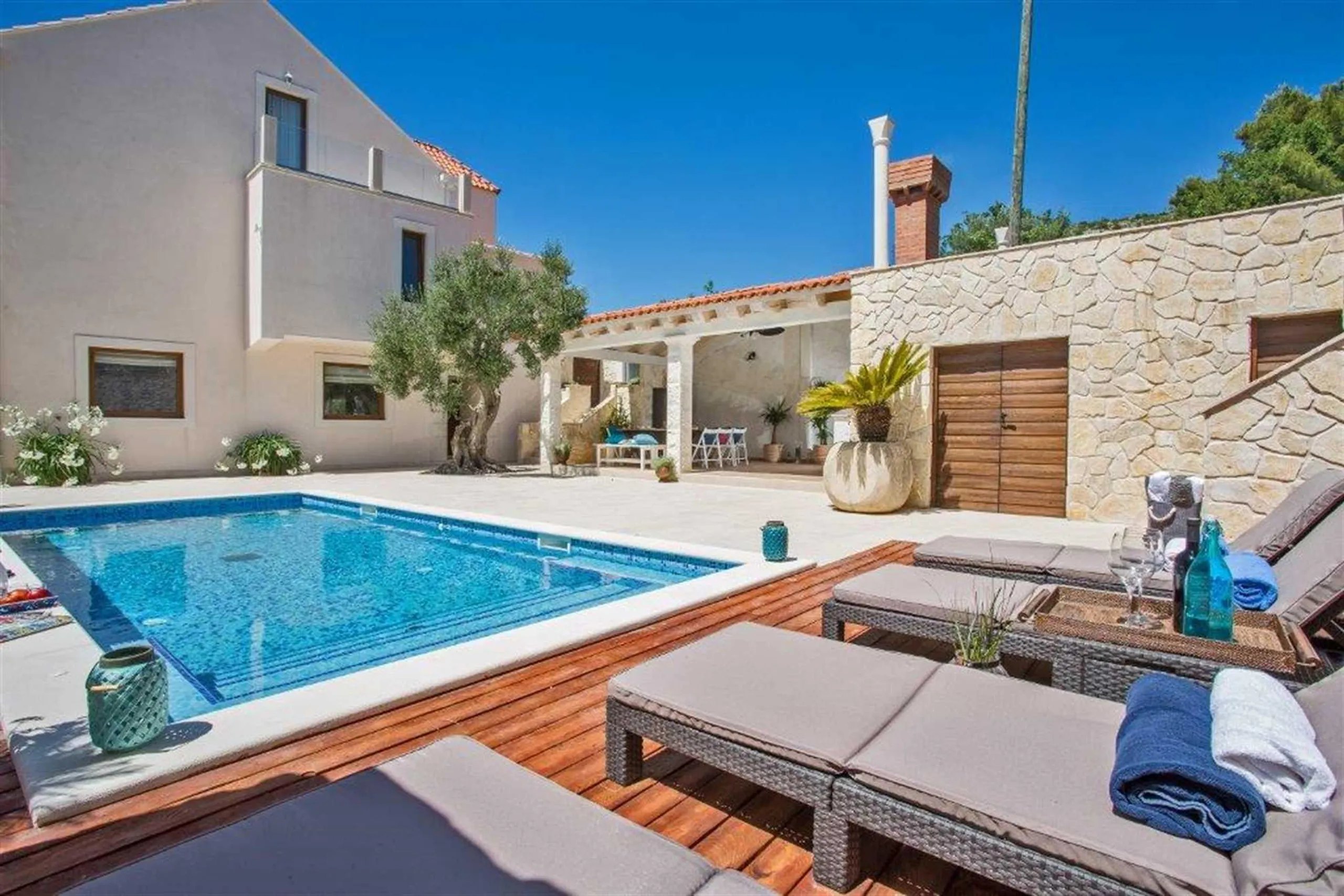 Magnificent Villa with Private Pool Overlooking Dubrovnik's Seascape — photograph 6
