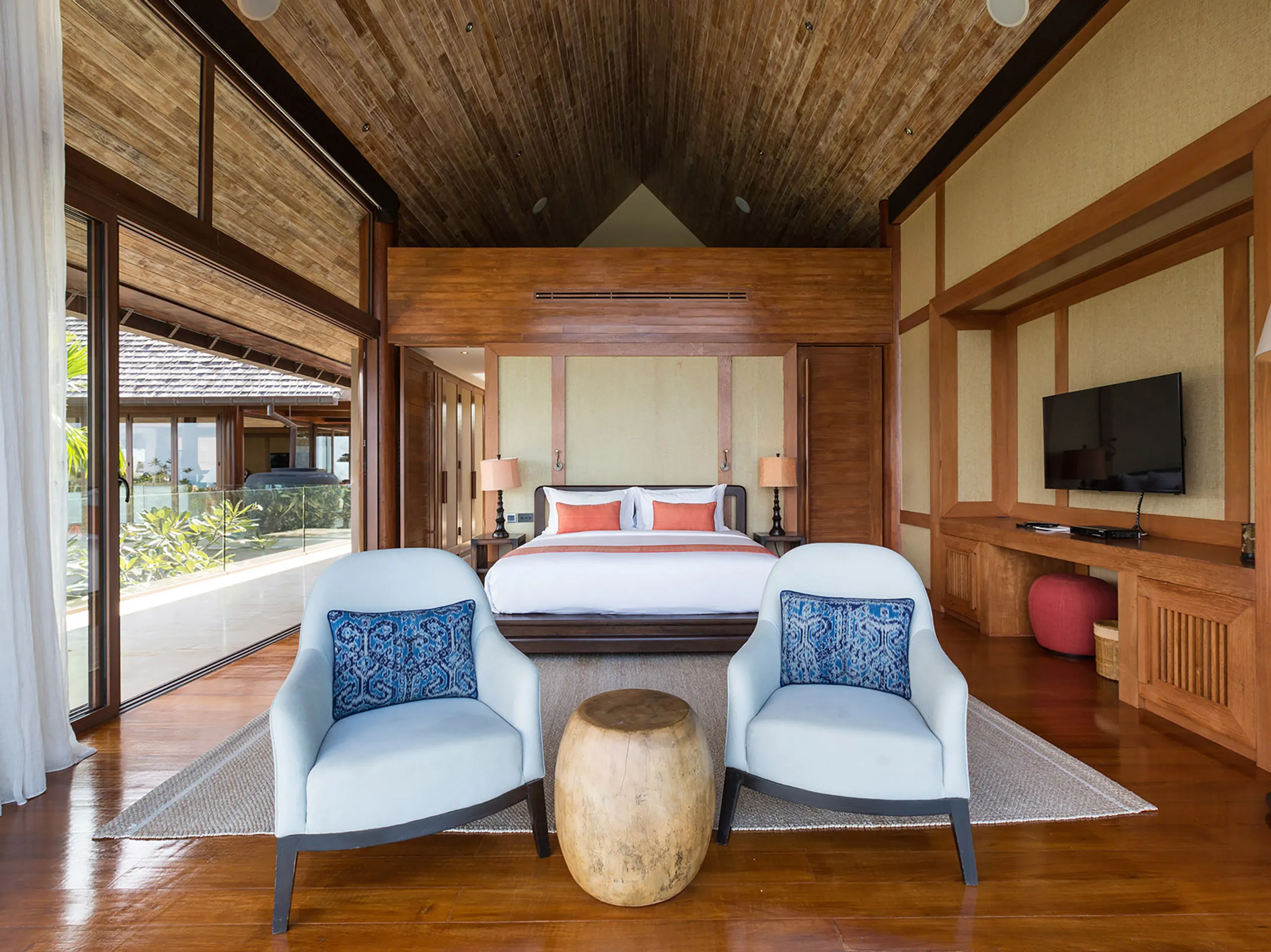 Classic Luxury in Koh Samui with 25 Meter Infinity Pool and Resort-Level Amenities — photograph 8