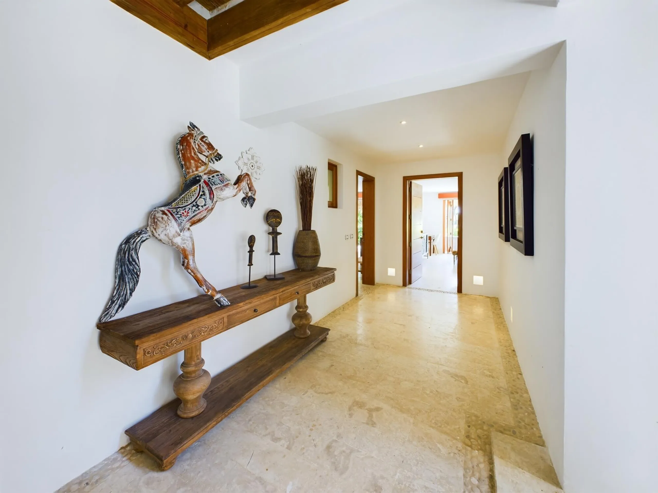 Exquisite 6 Bedroom Villa in Cap Cana with Private Pool and Golf Course Views — photograph 8
