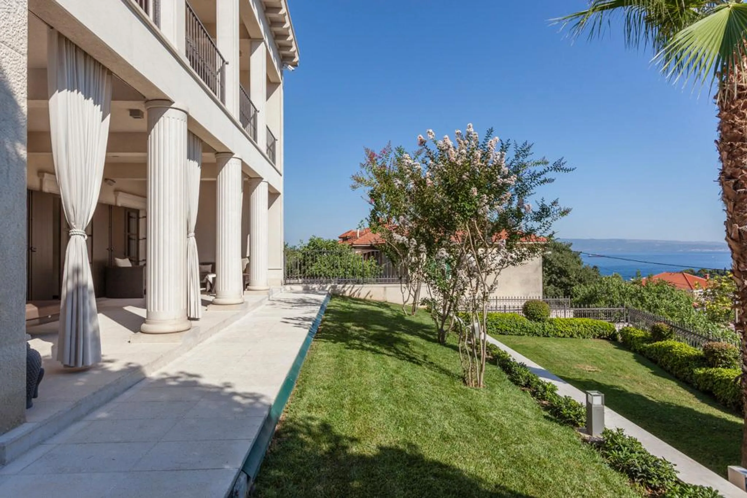 Elegant 4BR Villa with Pool and Adriatic Ocean Views — photograph 2