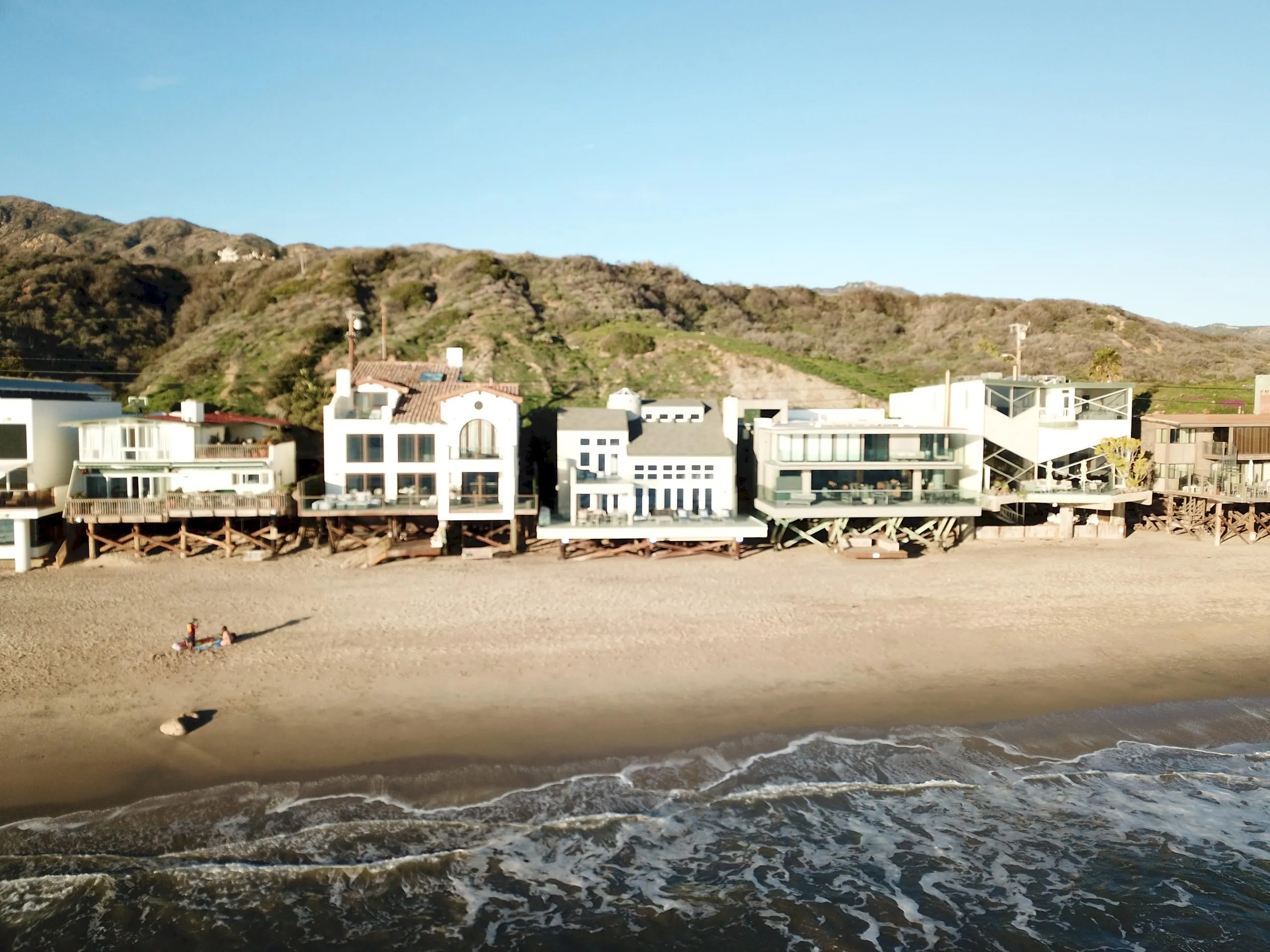 Serene Beachfront Villa in Malibu with Panoramic Ocean Views — photograph 5