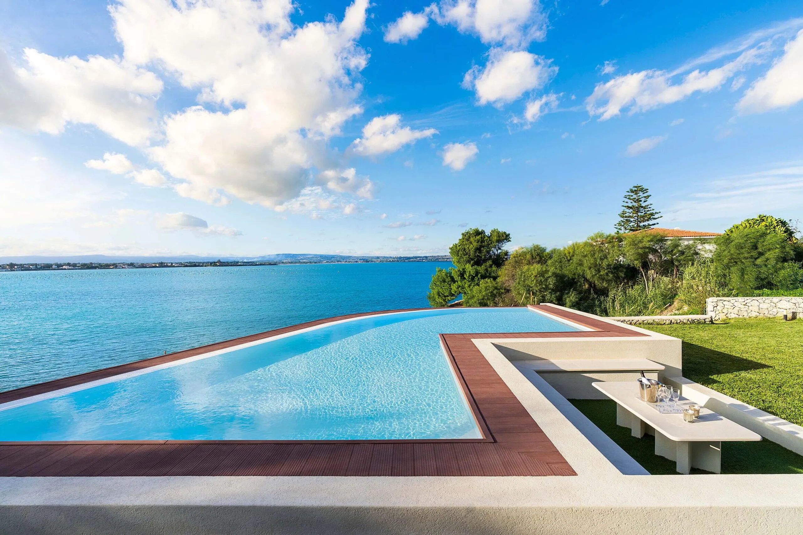 Deluxe Syracuse Villa with Rejuvenating Pool and Blue Ocean Views — photograph 7