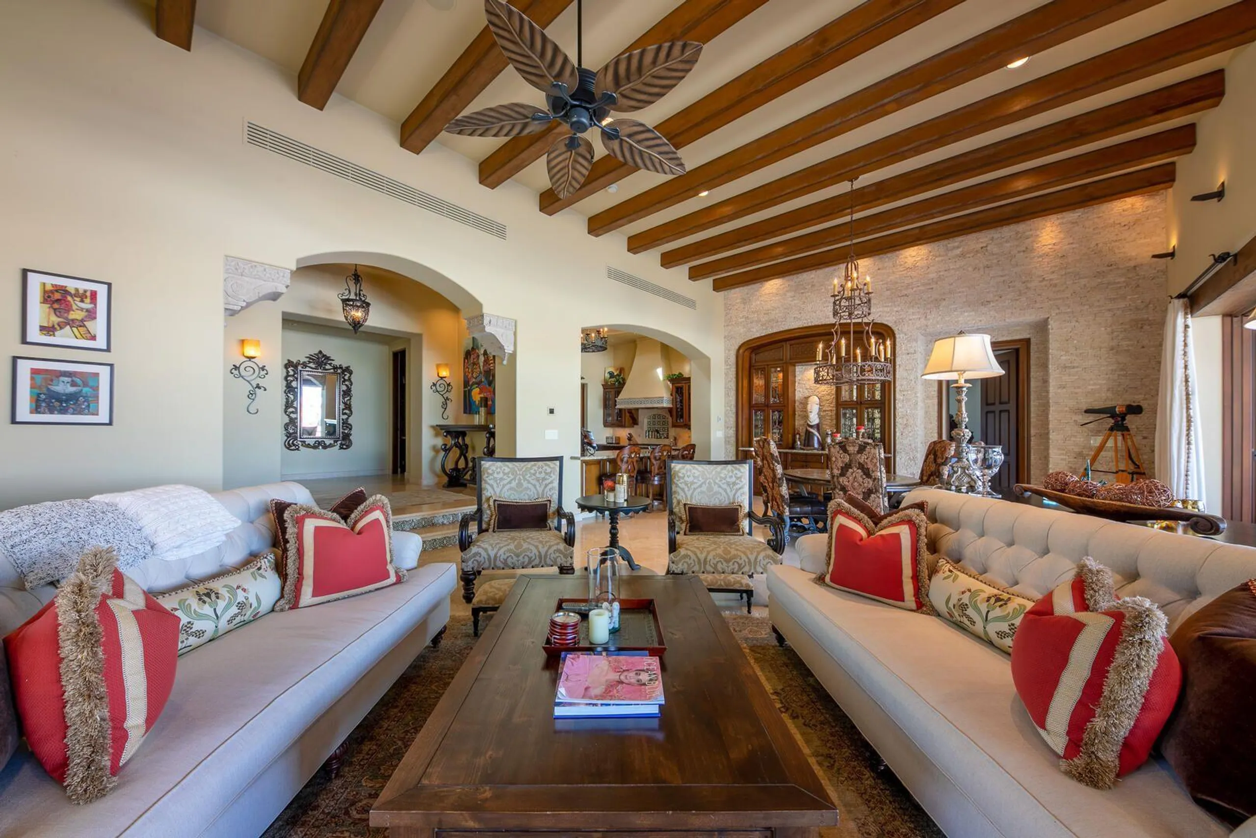 Spectacular Seaside Escape with Infinity Pool and Ocean Views — photograph 9