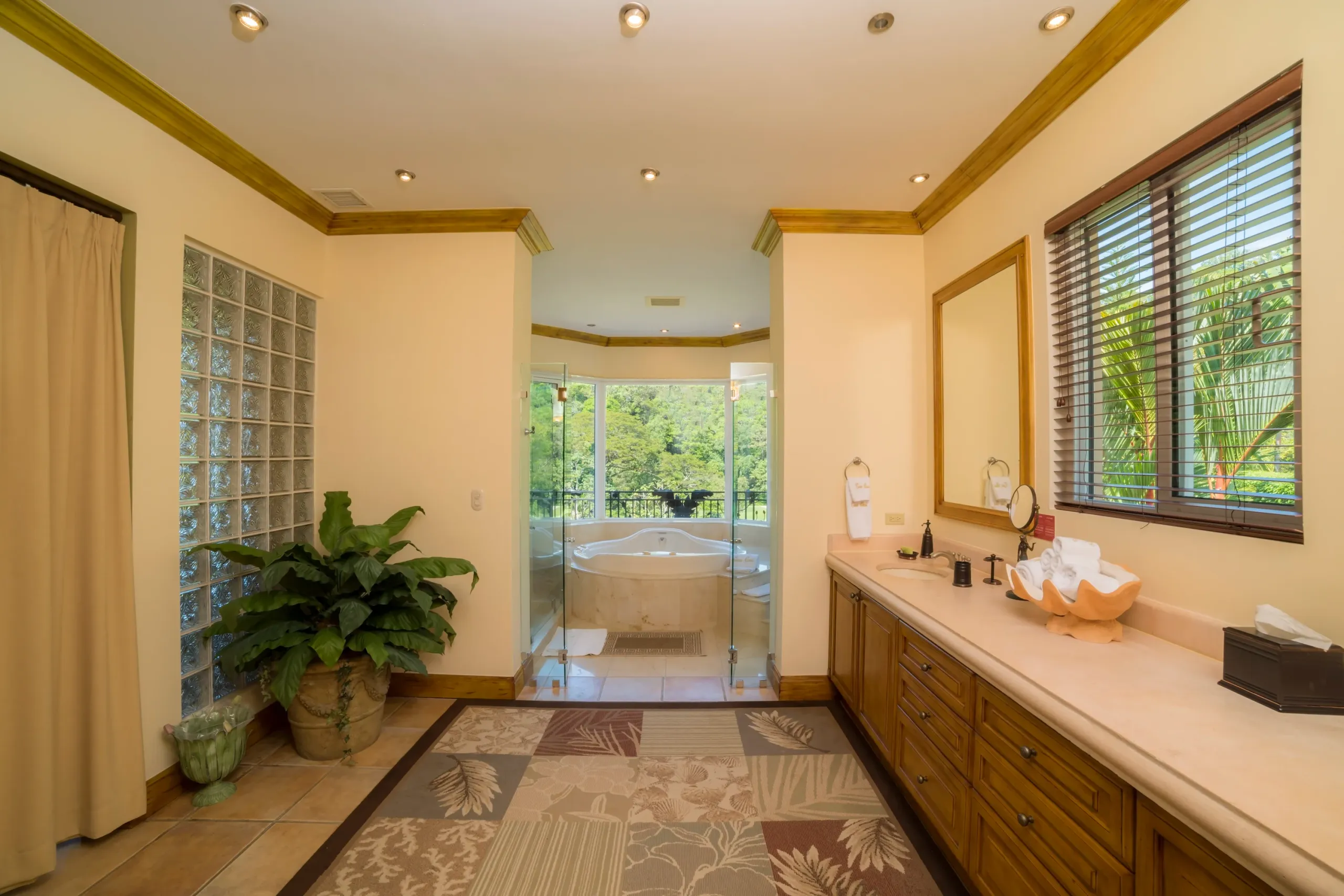 Spacious 5-Bedroom Los Sueños Villa with Infinity Pool, Golf & Marina Nearby — photograph 12