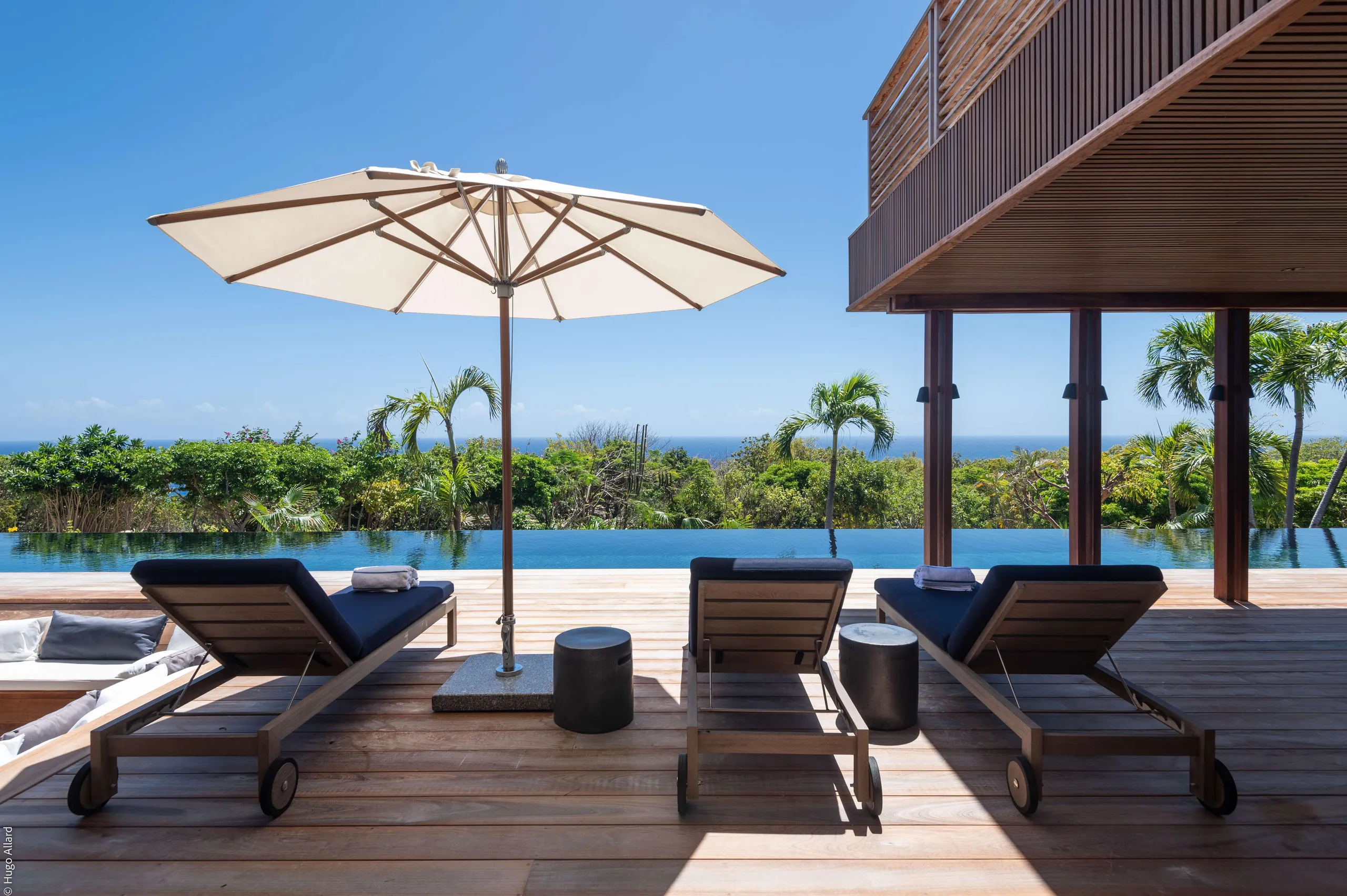 Seaside Majestic Villa With Infinity Pool and Spectacular Ocean Views — photograph 5