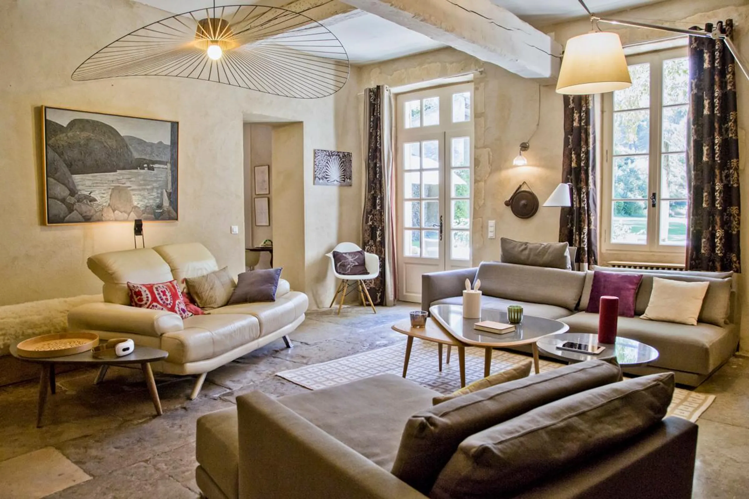 Picturesque Rustic Villa with Heated Pool, Outdoor Jacuzzi, and Stunning Mountain Views — photograph 12
