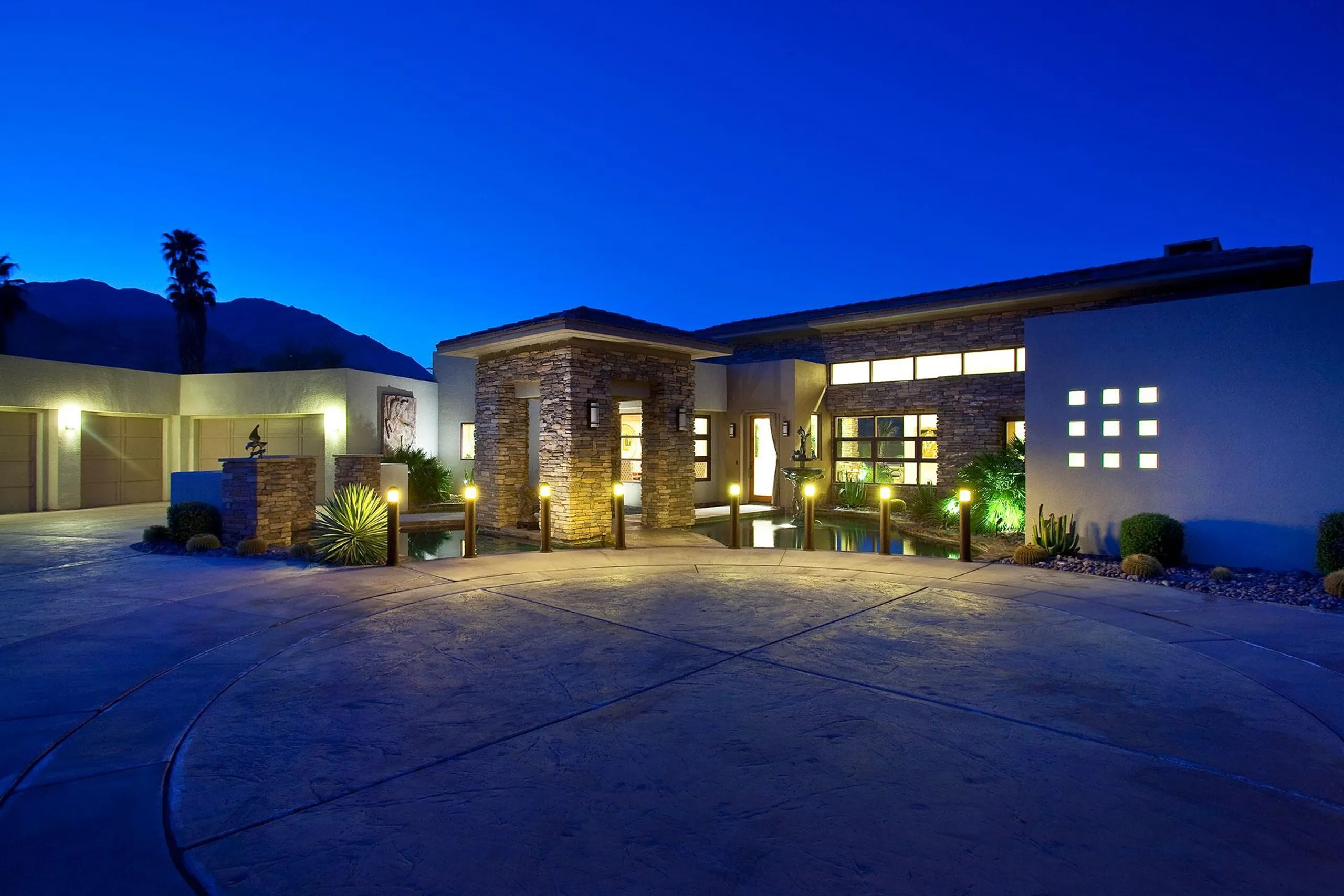 Chic Secluded Luxury Compound in Palm Desert with Private Pool and Firepit — photograph 12