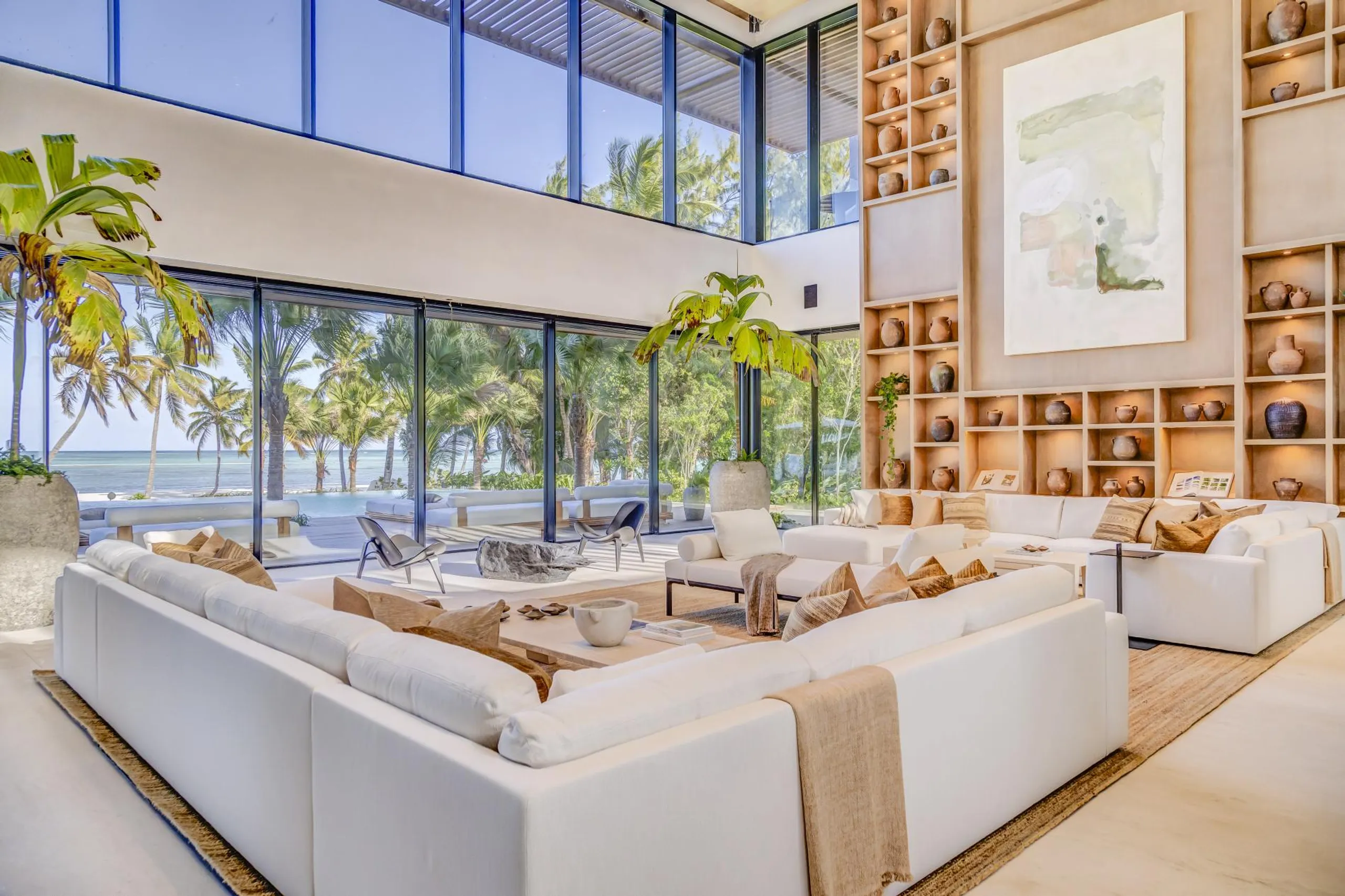 Cap Cana Beachfront Masterpiece Villa with Private Pool and Views — photograph 4