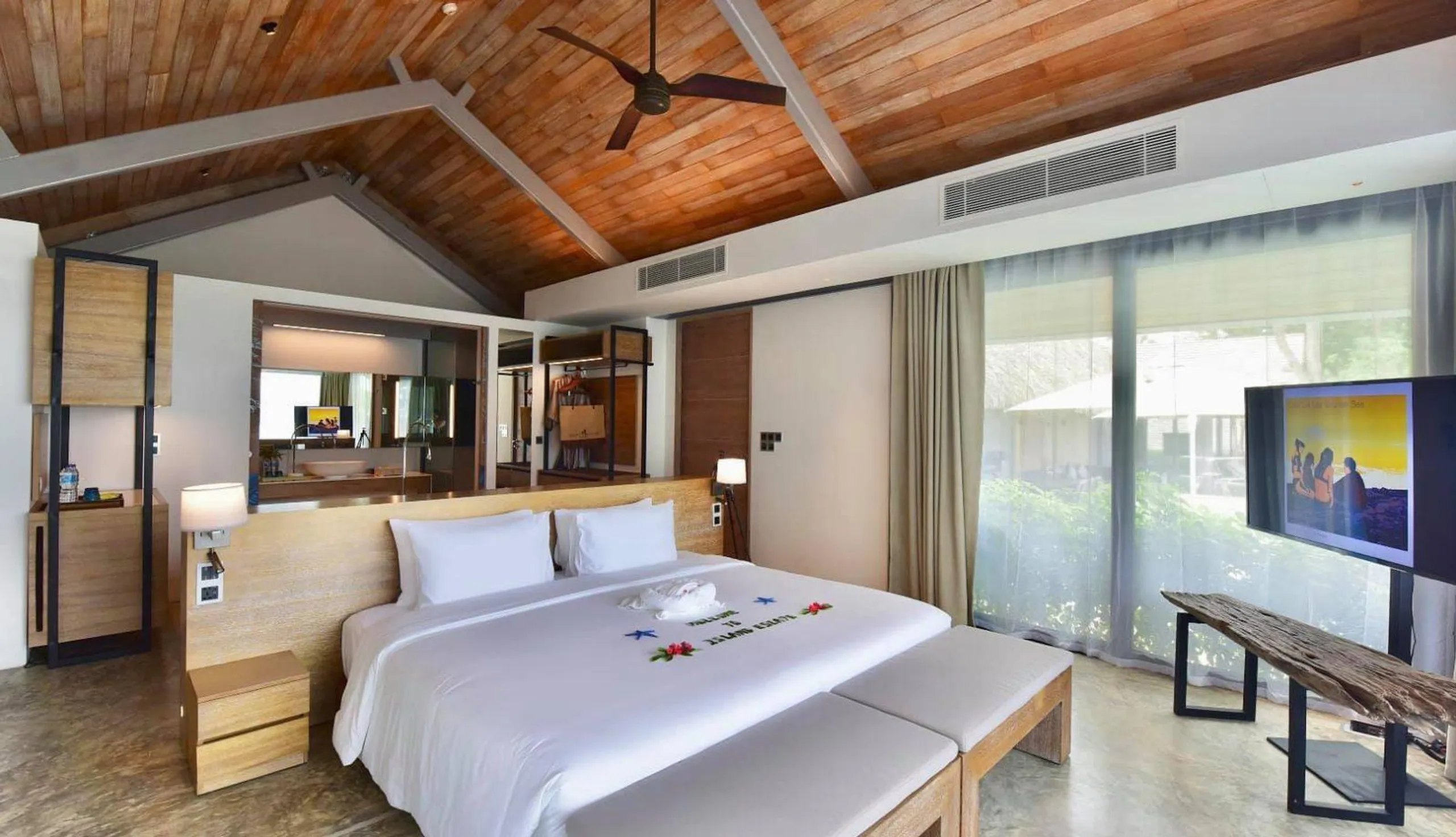 Blissful Oceanview Villa with Private Pool and Game Room — photograph 9