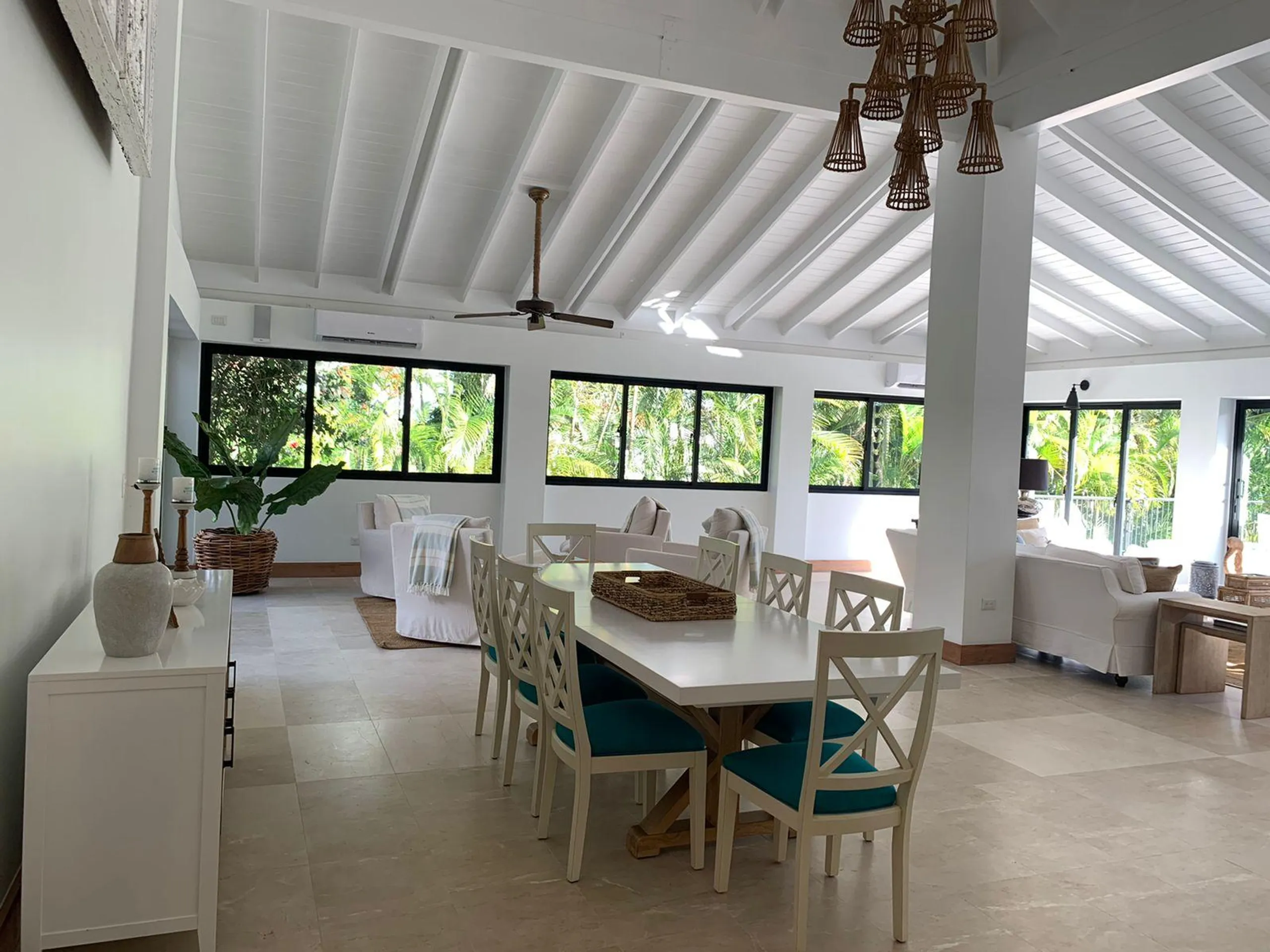 Stunning Tropical Retreat with Private Pool and Hot Tub — photograph 4