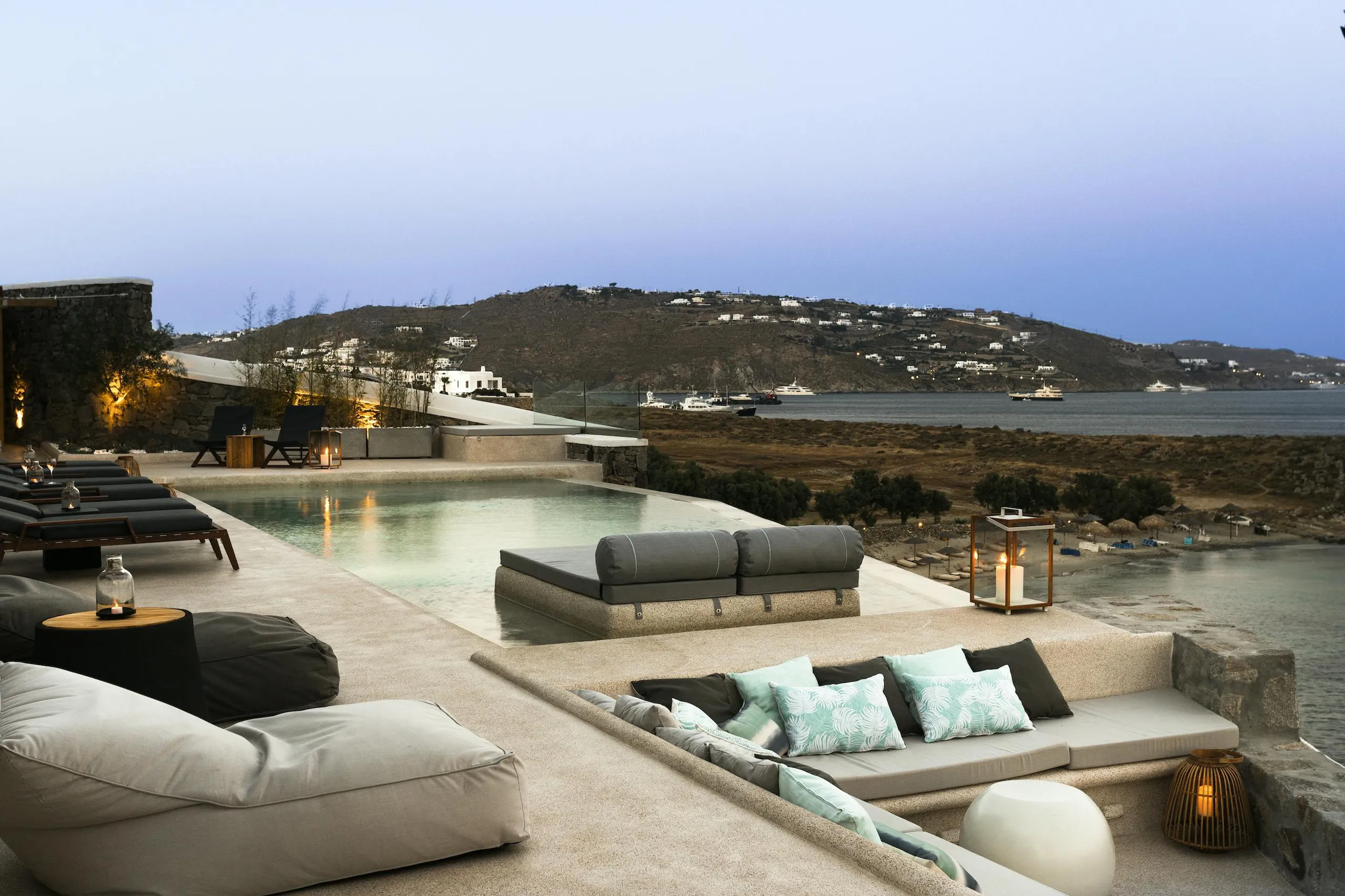 Glorious Mykonos Estate with Infinity Pool and Walks to Beach — photograph 7