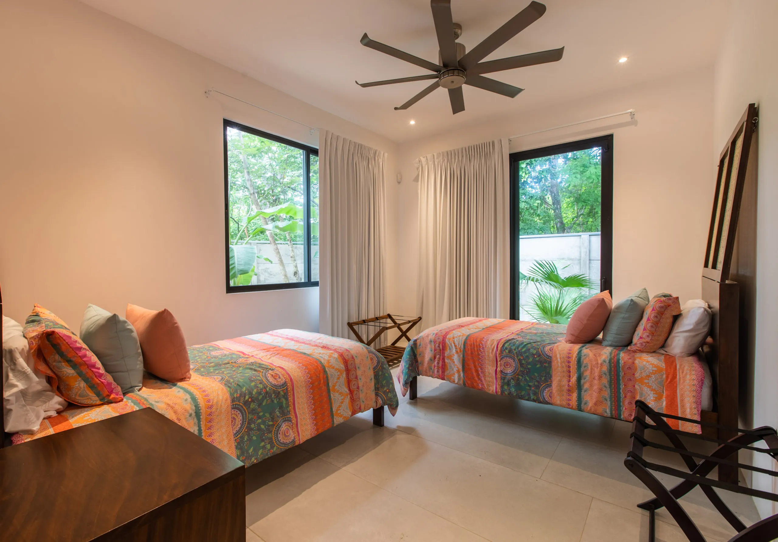 Opulent Stylish Villa with Private Pool, and Beach Access — photograph 12