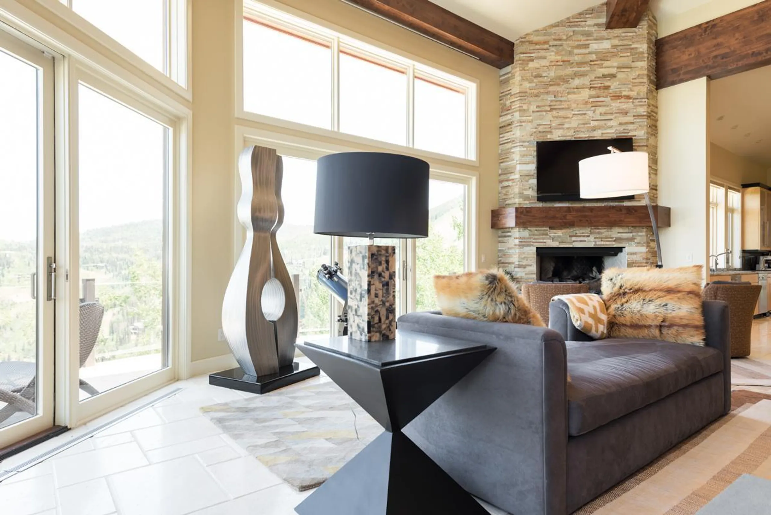 Harmony Alpine Chalet with Private Pool and Amazing Mountain Views — photograph 11