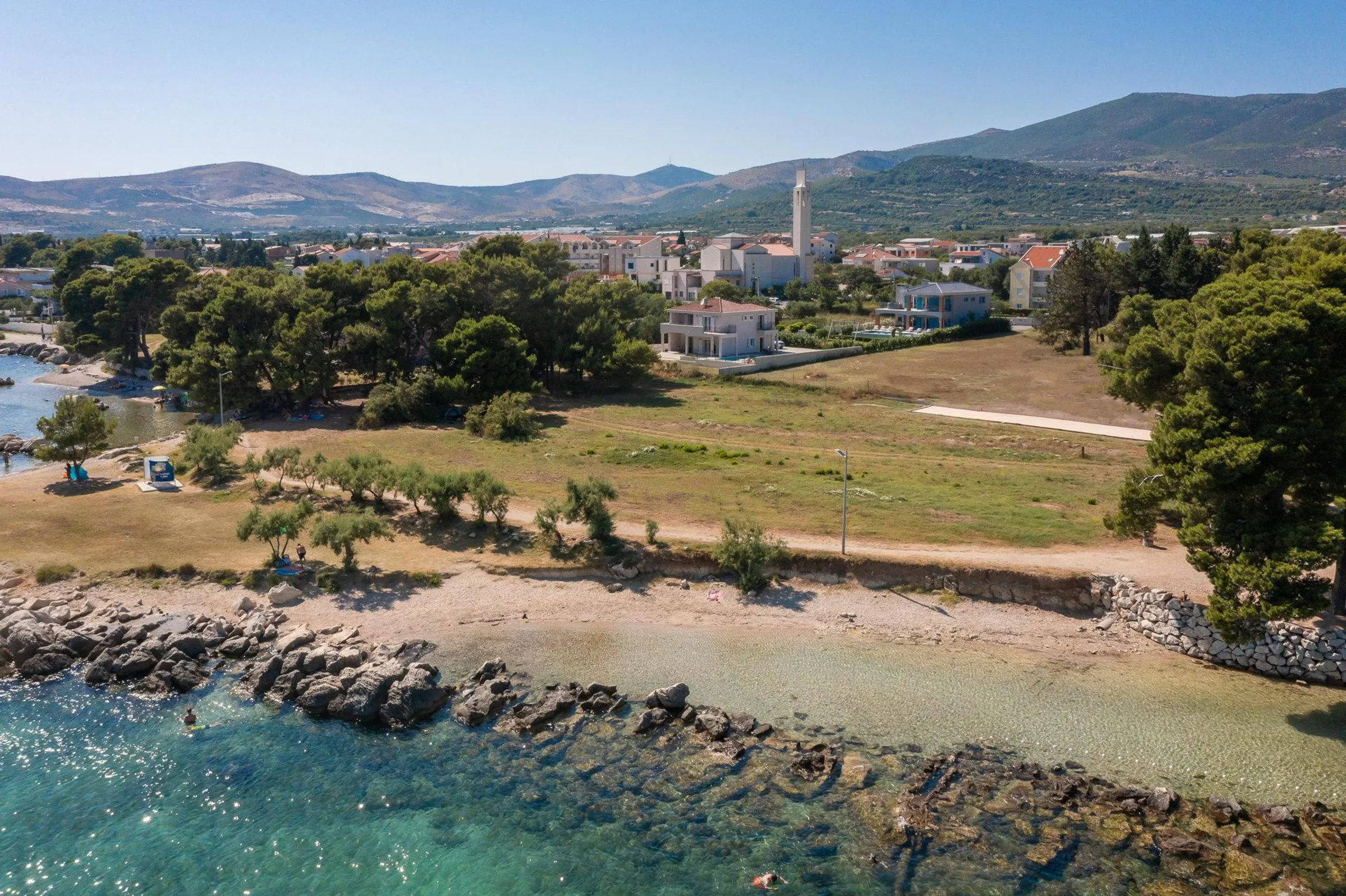 Refined Villa with Private Pool near Trogir's Historic Old Town — photograph 5