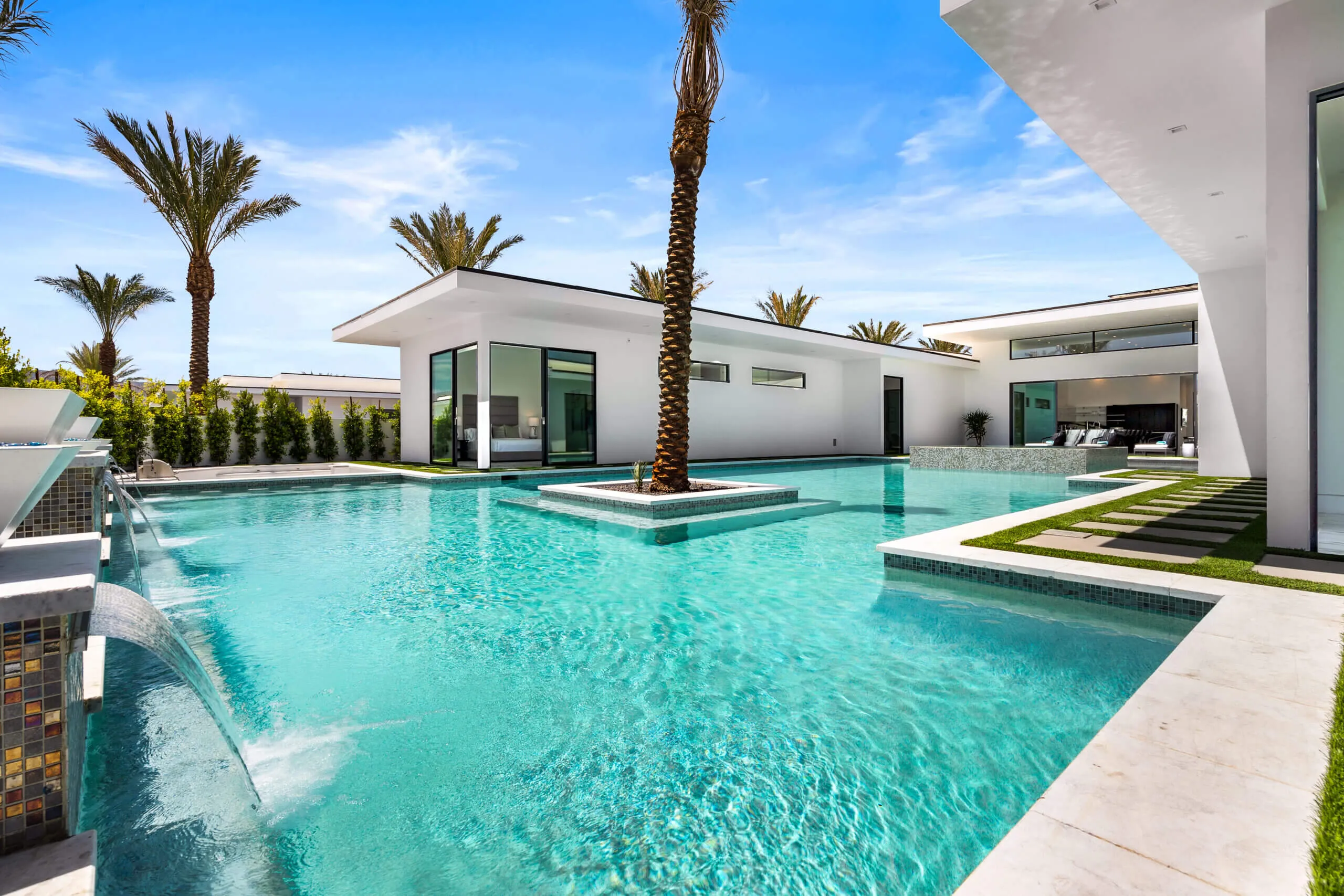 Stunning Modern Villa with Private Pool and Top-tier Amenities Near Palm Springs — photograph 8