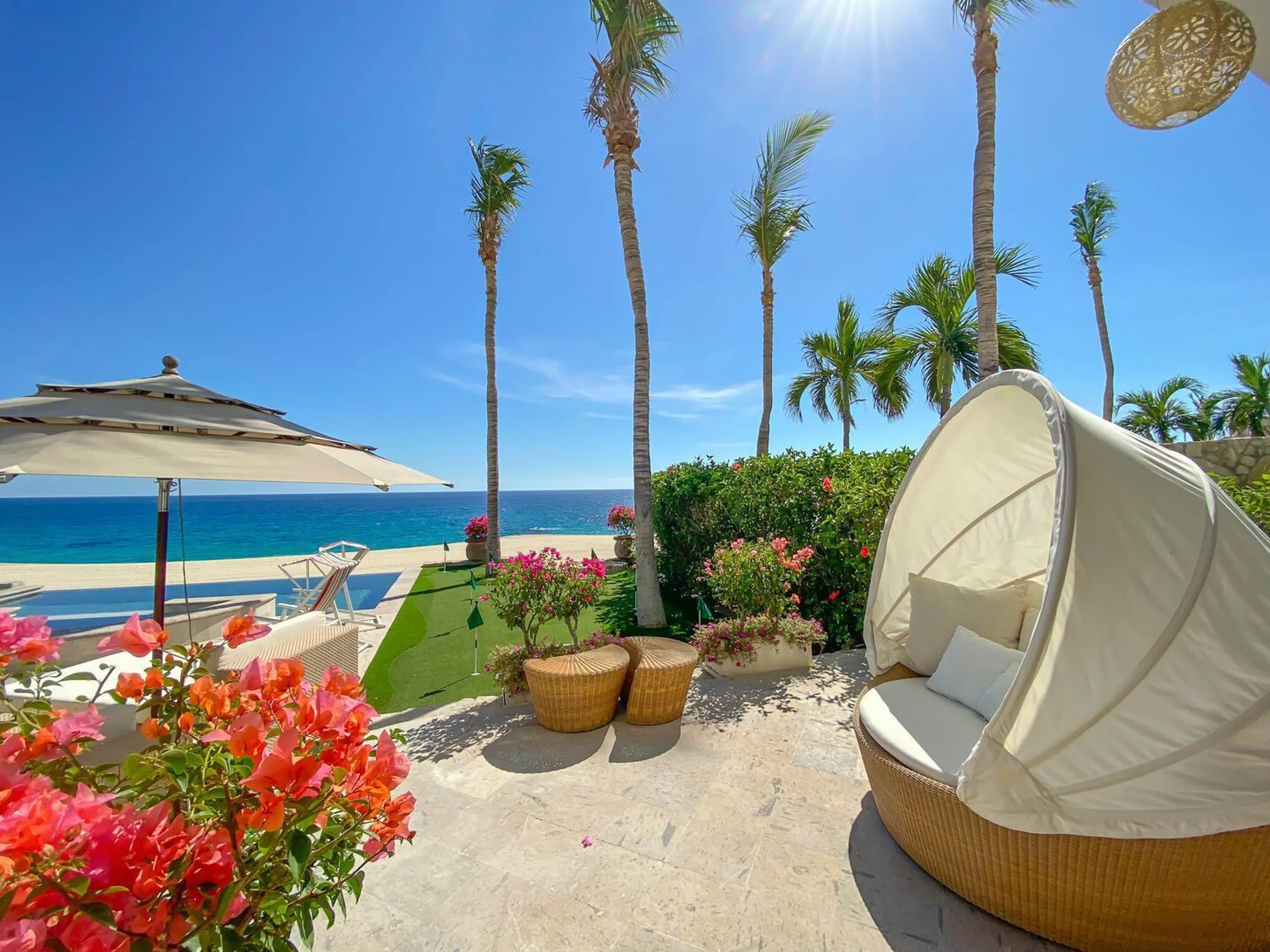 Contemporary Beachfront Villas Del Mar Luxe Retreat with Infinity Pool and Ocean Views — photograph 10