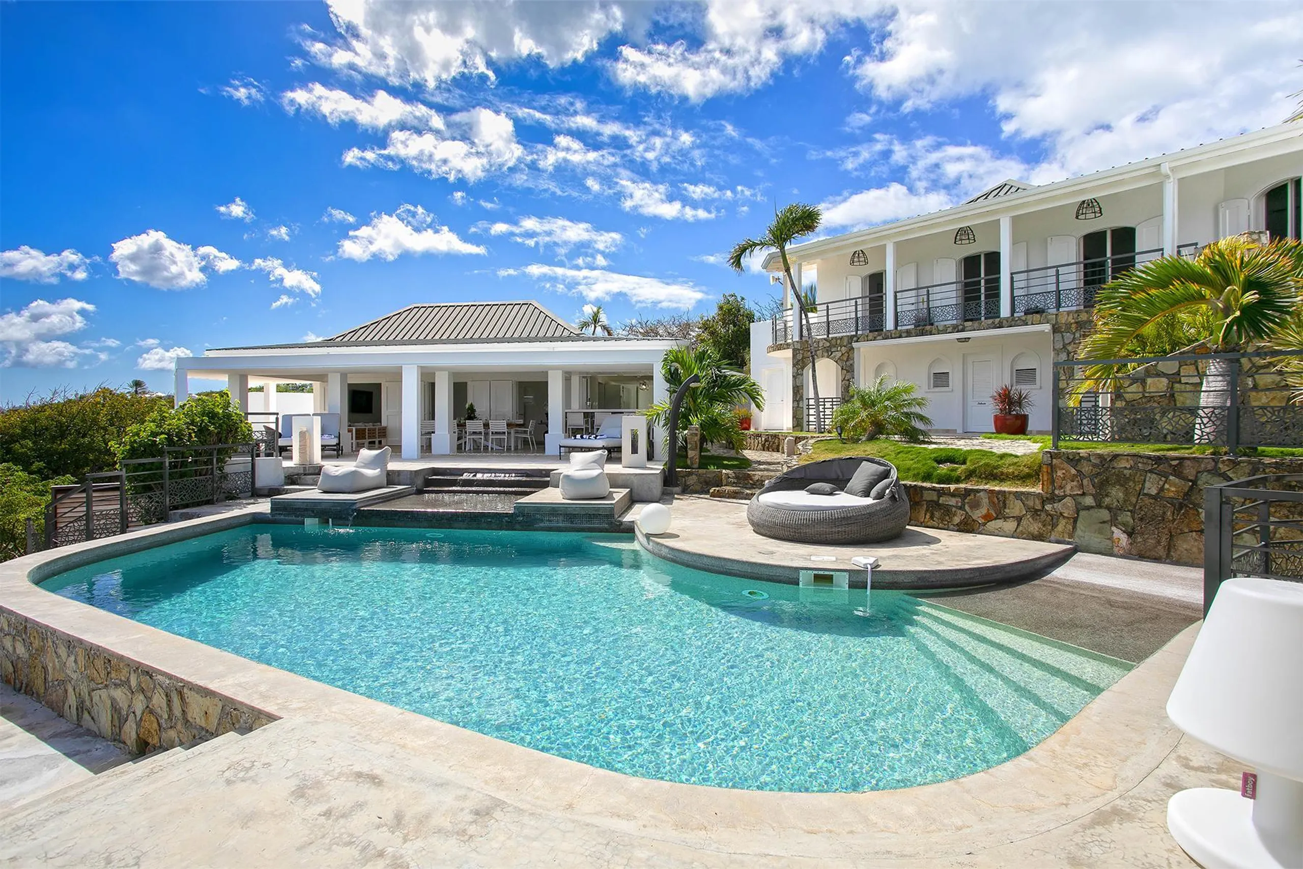 Serene Clifftop Luxury Villa with Private Pool and Breathtaking Ocean Views, Marigot