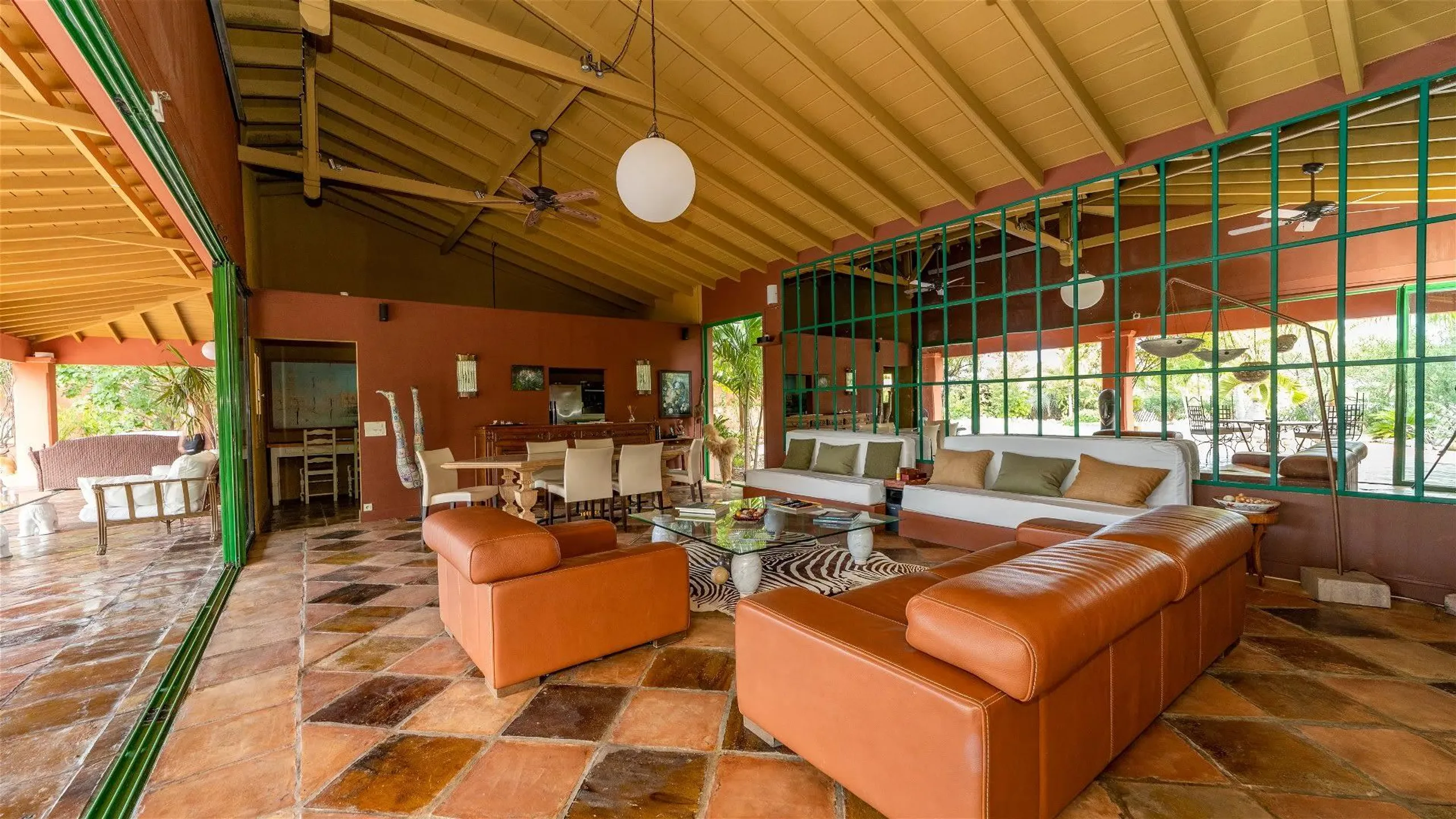 Traditional Tropical Villa with Invigorating Pool — photograph 6