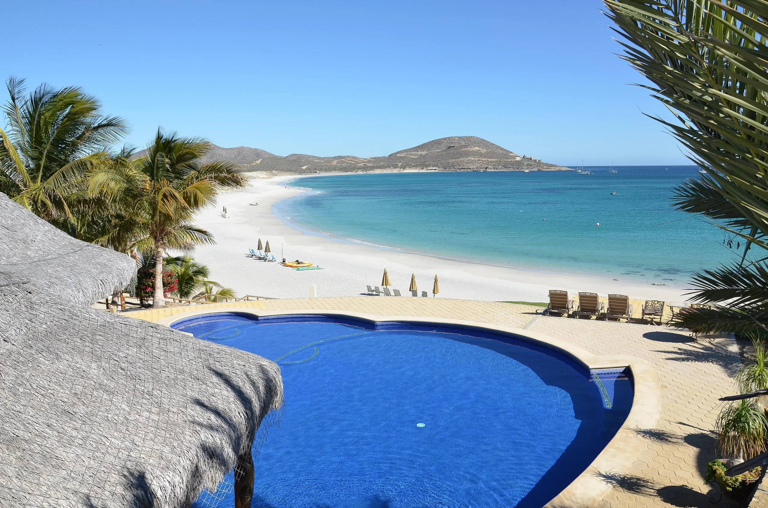 La Paz Luxury Beachfront Compound with Two Villas a Pool and Ocean Views — photograph 5