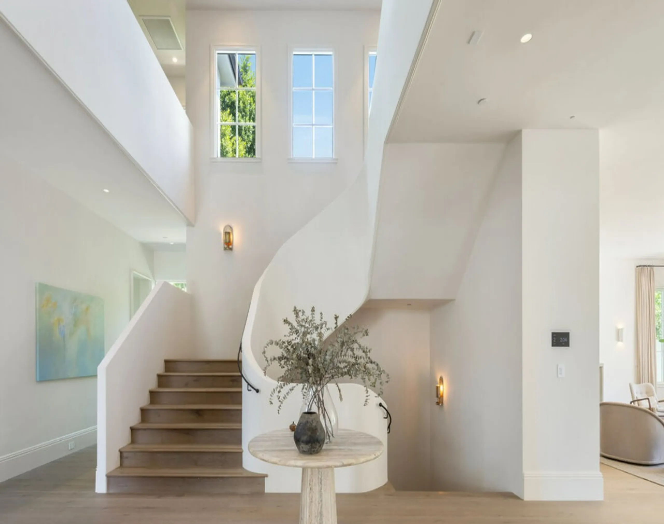 Outstanding Hillside Estate with Panoramic Views — photograph 8