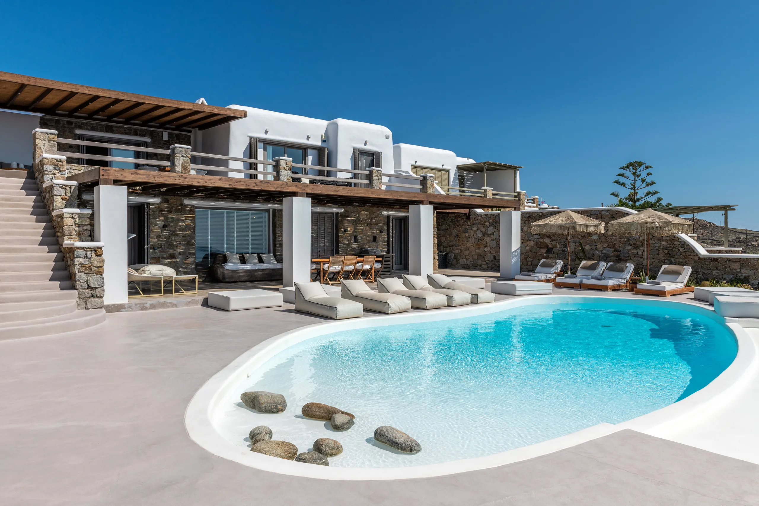 Deluxe Paradise in Fanari with Infinity Pool, Alfresco Jacuzzi and Aegean Sea Views, Paros