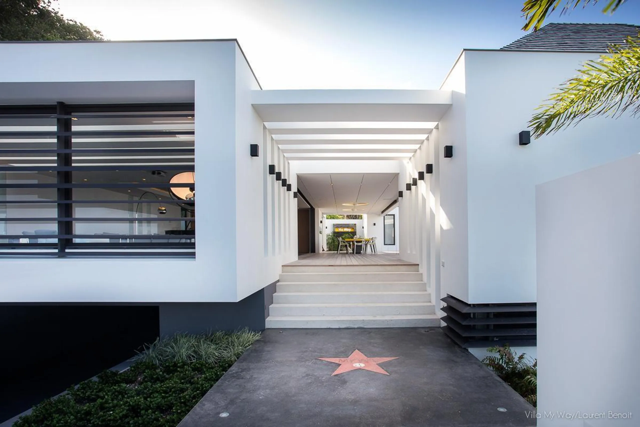 Contemporary Colombier Oceanview Villa with Infinity Pool and Fitness Room — photograph 6
