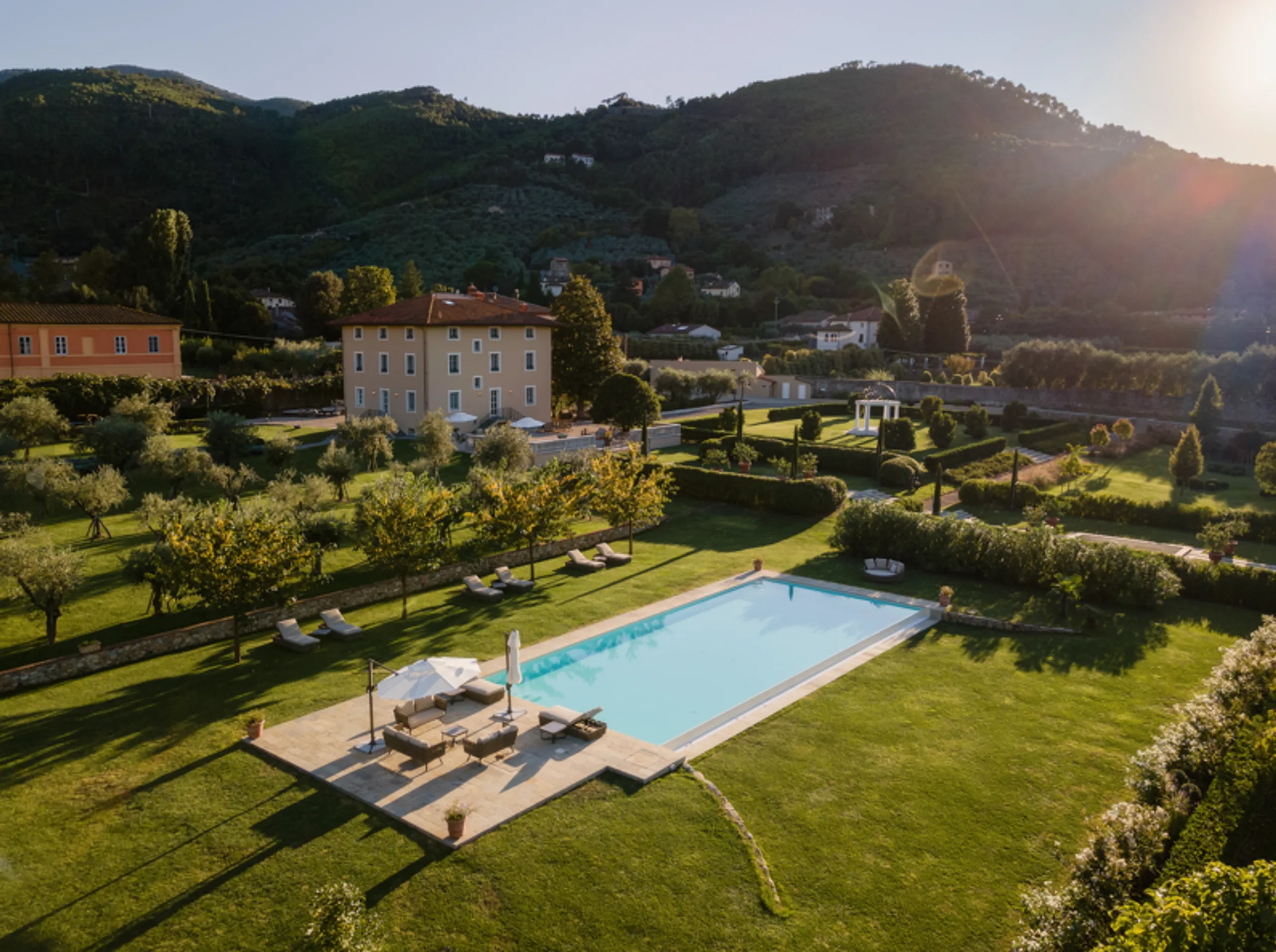 Tranquility in Tuscany Grand Estate for 6BR with Enchanting Pool and Lush Gardens — photograph 7