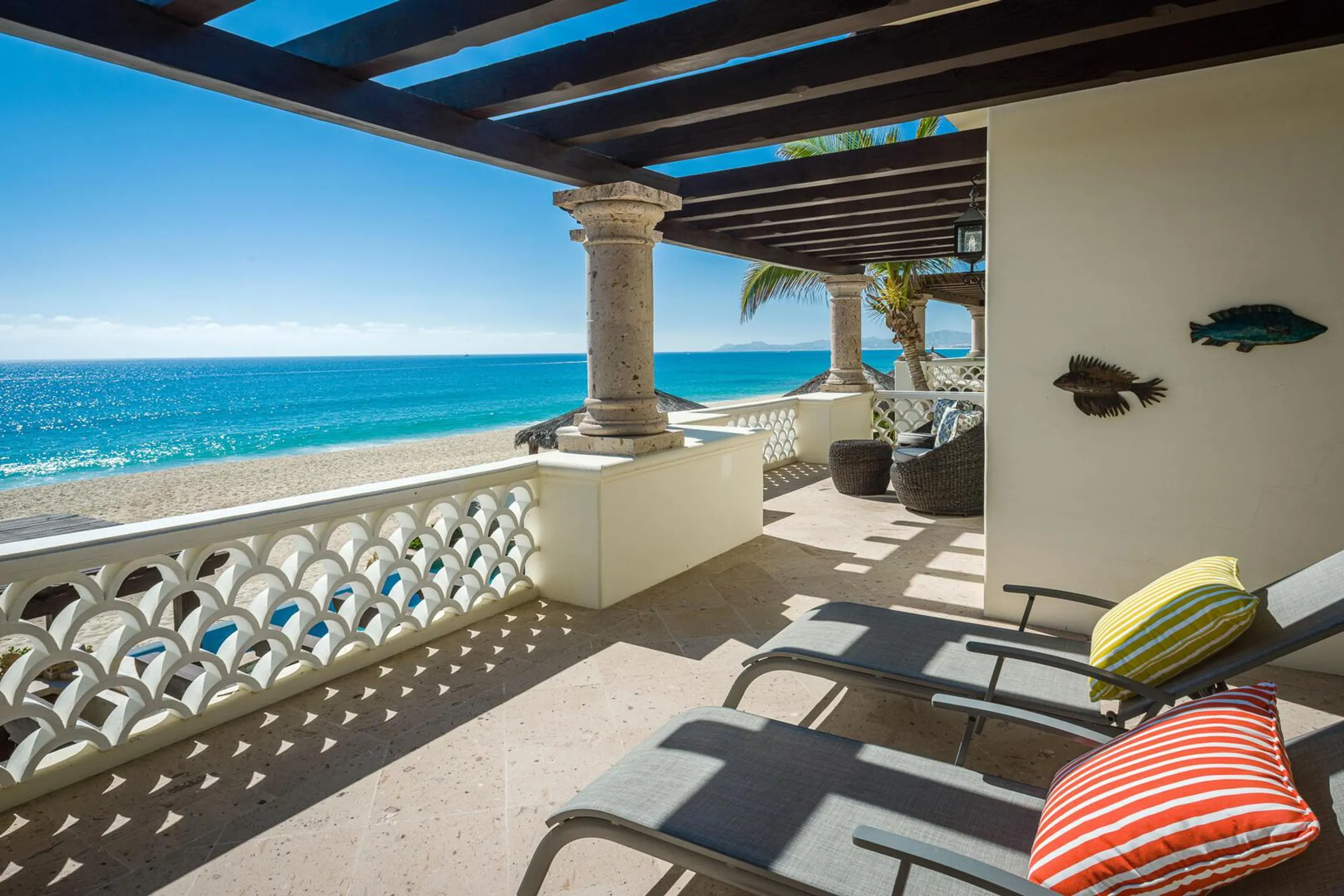 Tranquil 4 Bedroom Villa with Private Swimming Pool and Ocean Views — photograph 10