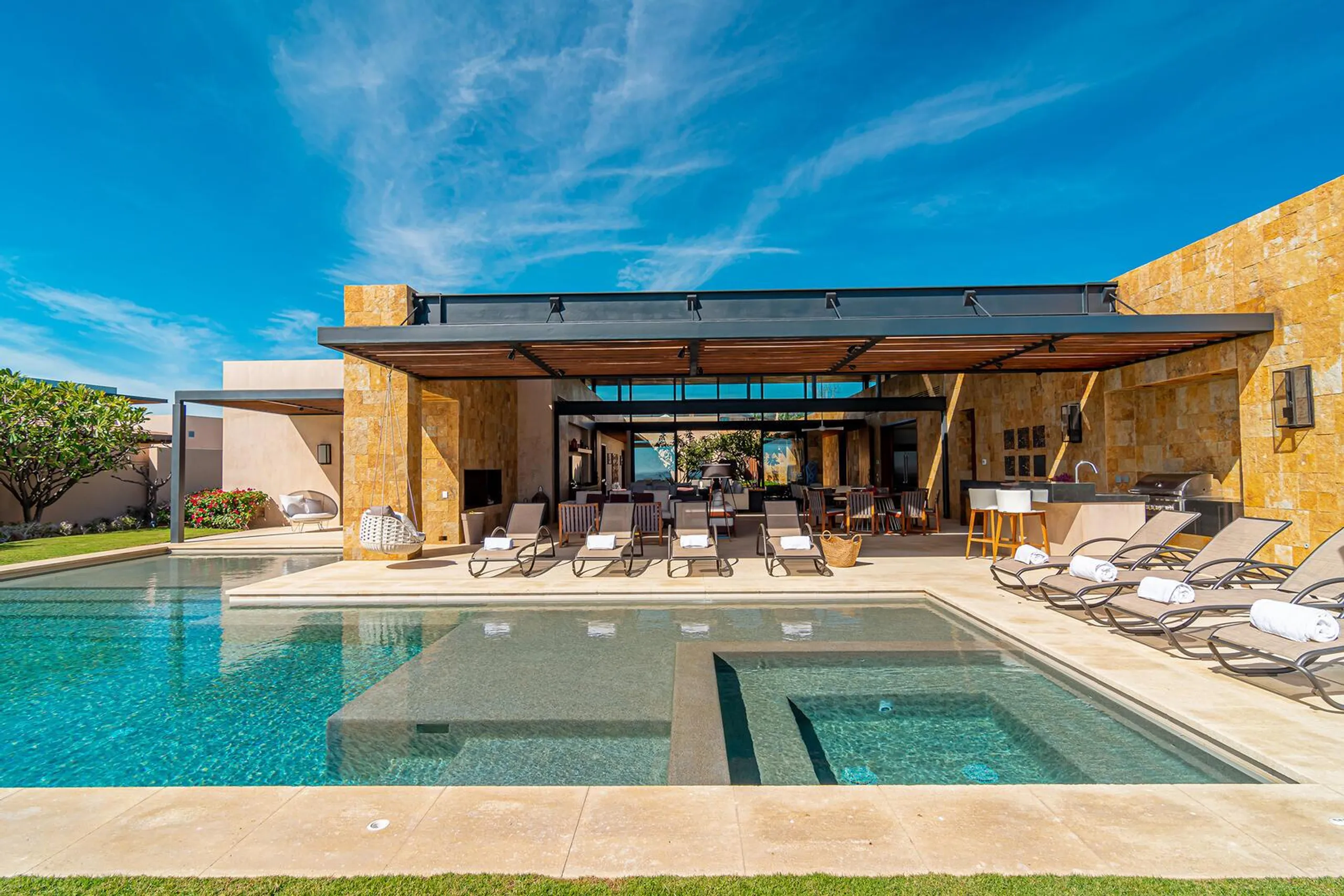 Beachfront Puerto Los Cabos Estate with Private Pool and Ocean Views — photograph 3