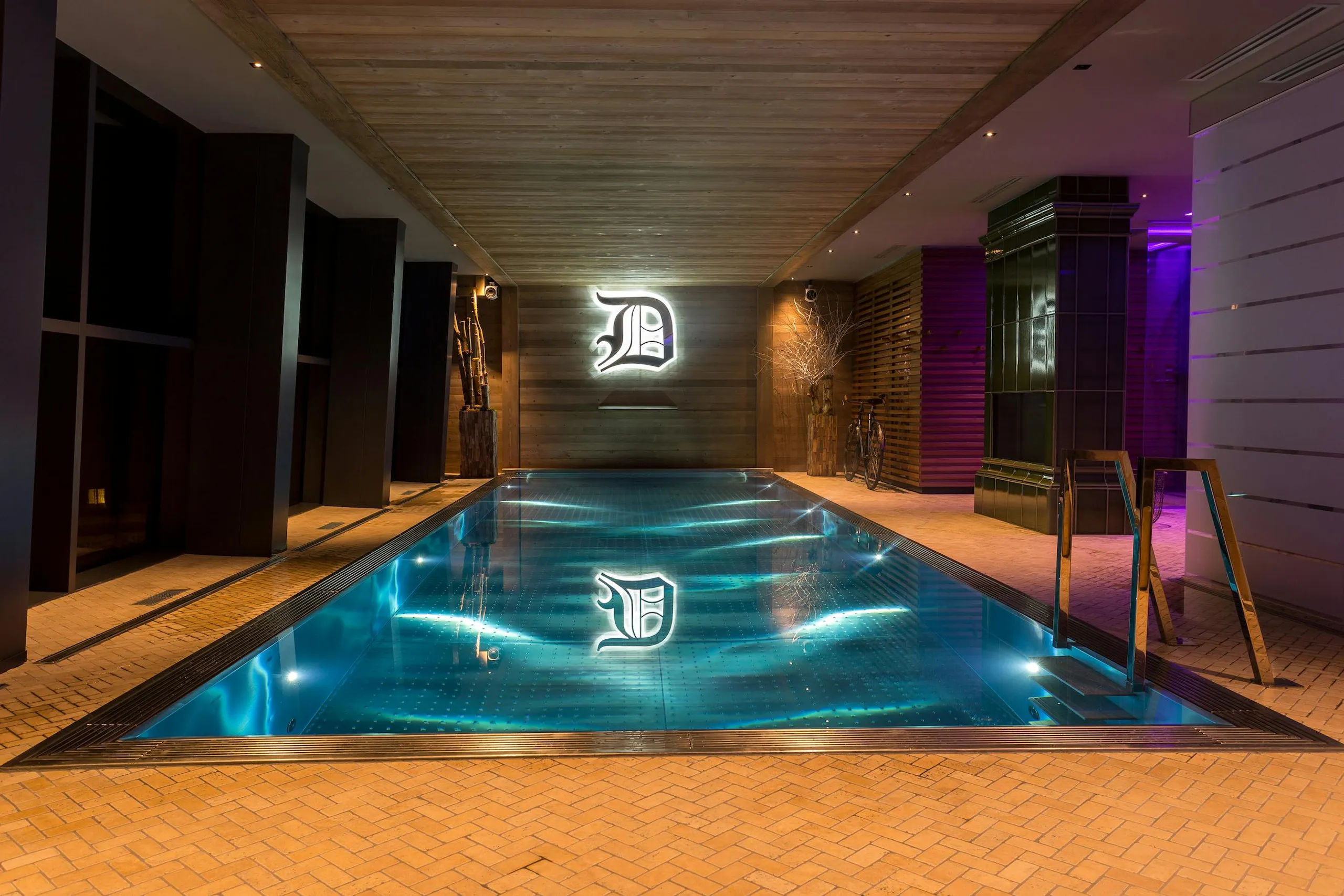 Grand Val Thorens Luxury Chalet with Private Pool, Jacuzzi, and Entertainment Room — photograph 2