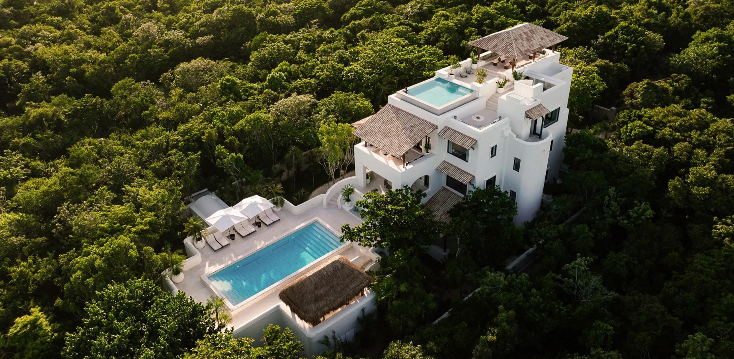 Private and Luxurious Beach Estate with Multiple Pool and Incredible Ocean Views — photograph 5