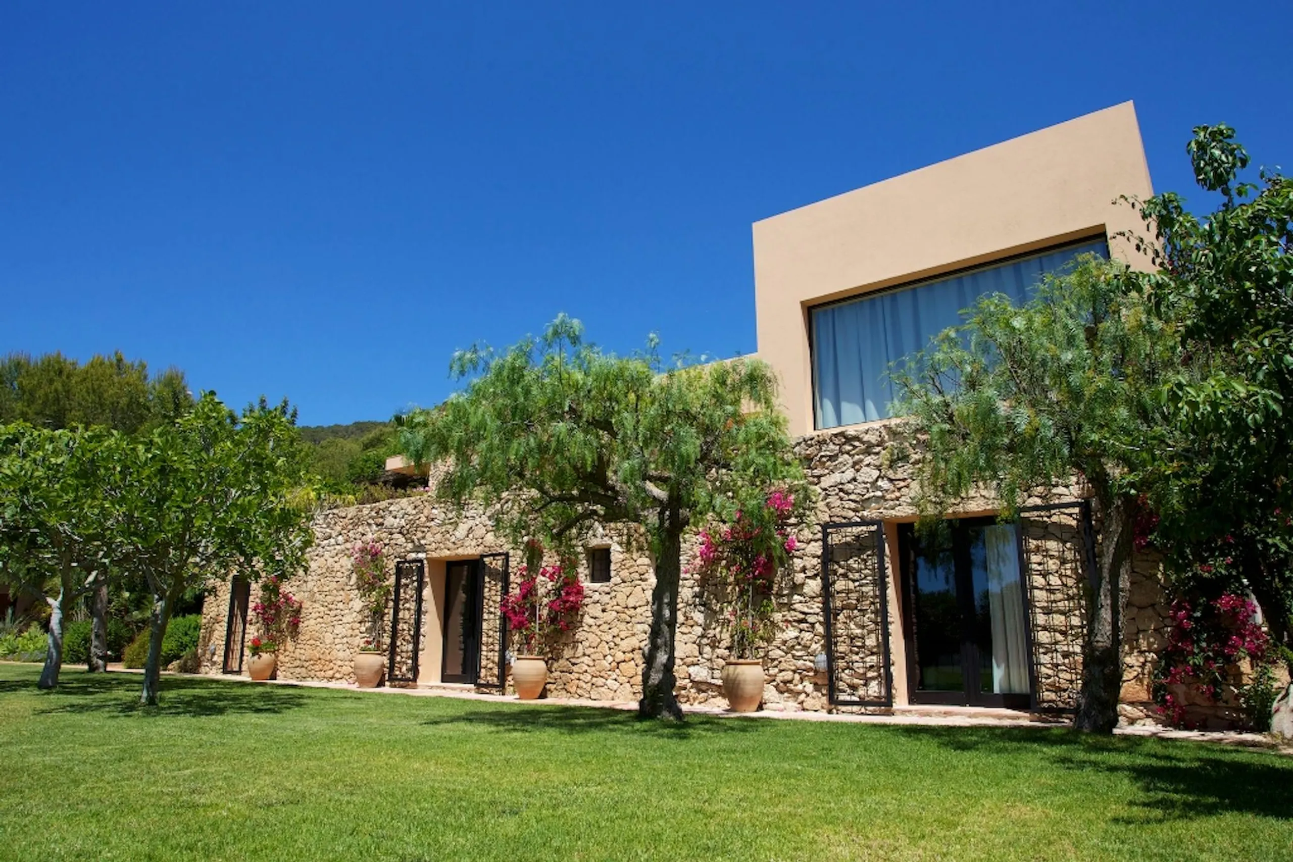 Grandiose Ibiza Estate with Private Pool and Garden Grounds — photograph 8