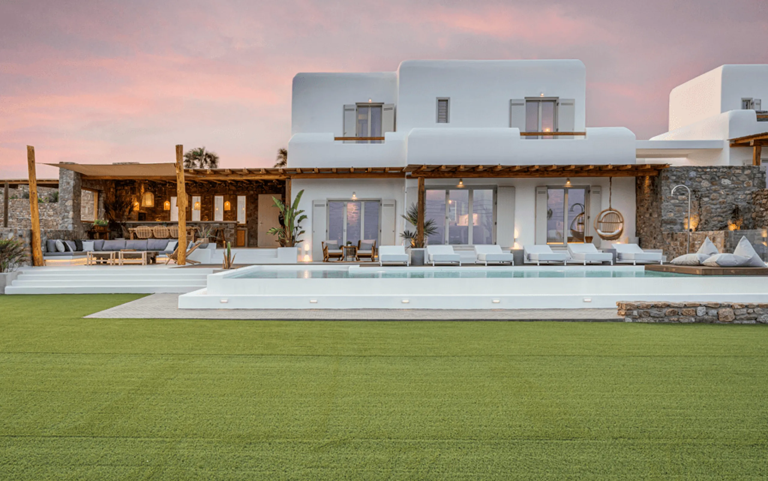 Retreat to Your Lavish Bedroom with Panoramic Windows and Unforgettable Natural Surroundings — photograph 3