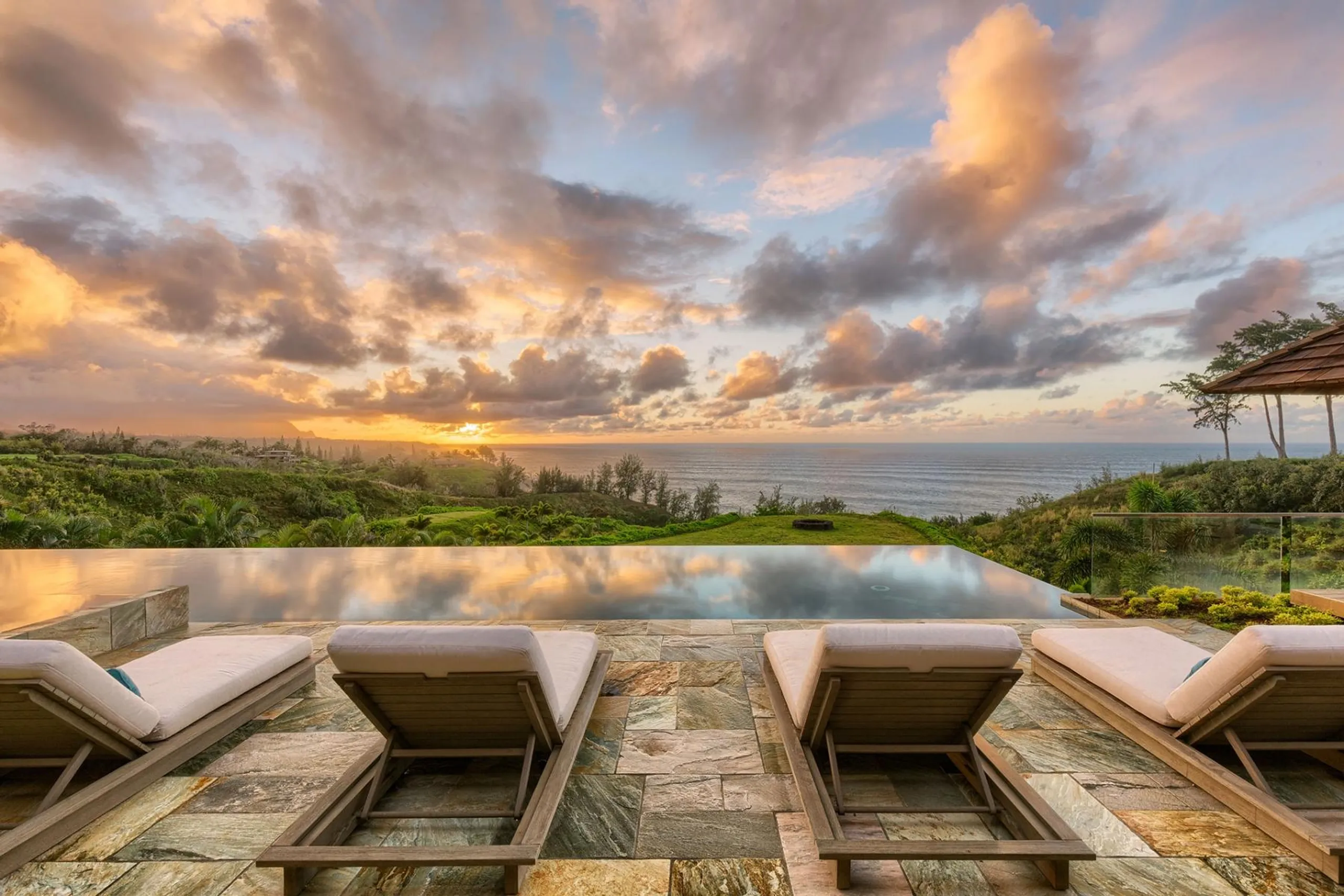 Azure Cliffs Sanctuary Estate with Ocean View Infinity Pool — photograph 11