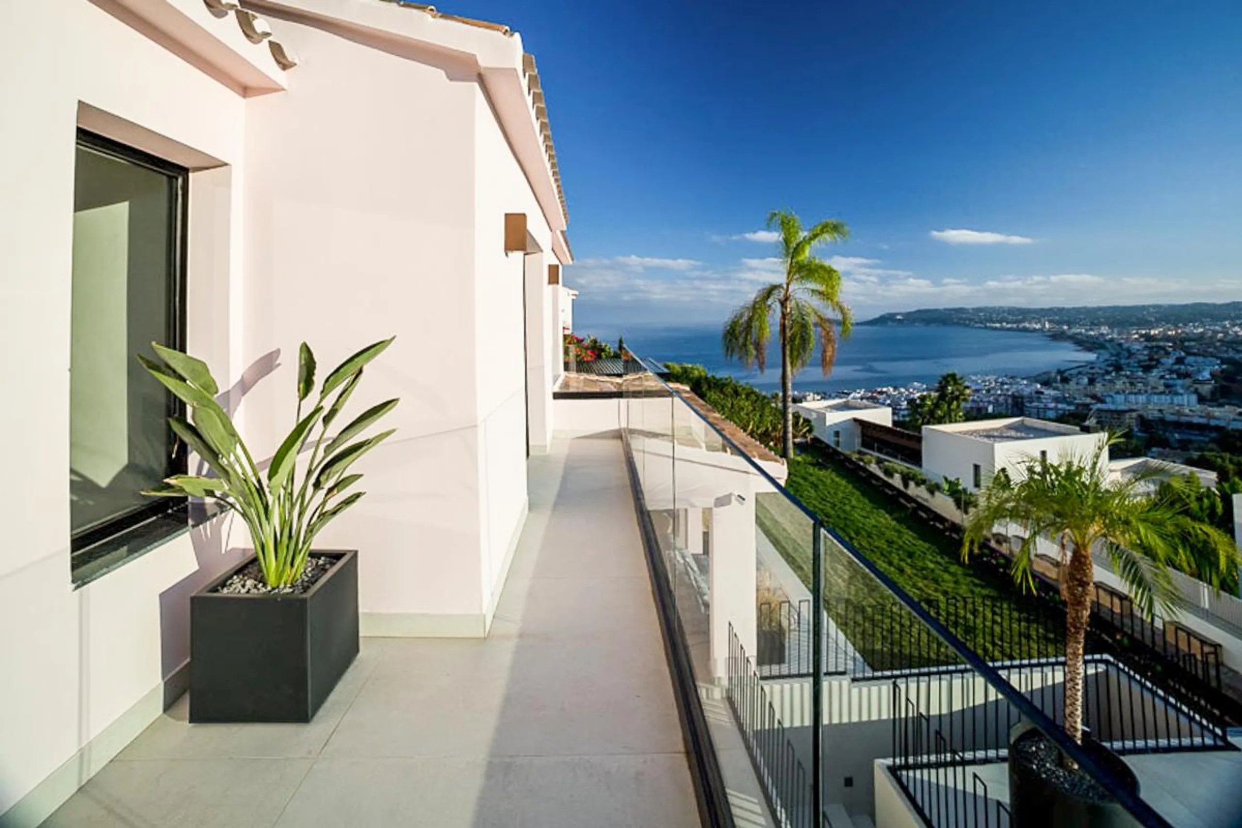 Splendid Hillside Villa with Private Pool and Javea Views — photograph 3