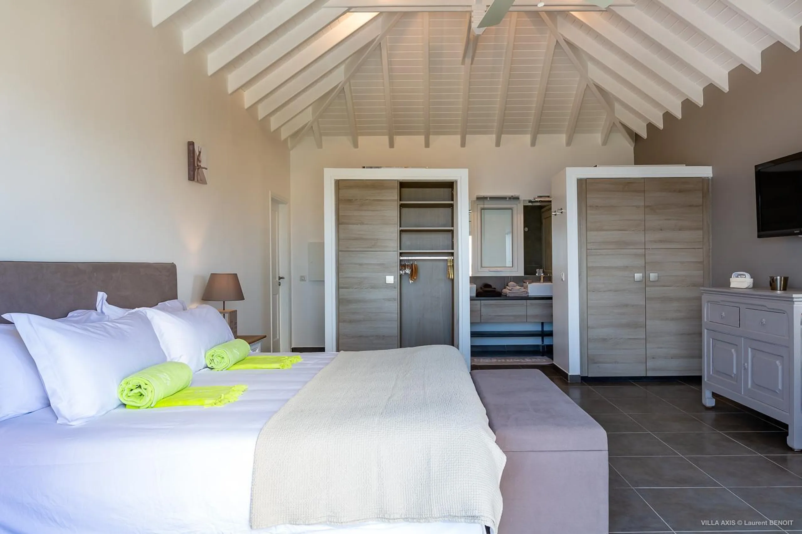 Exceptional Bay View Villa with Private Pool and Gazebo — photograph 12