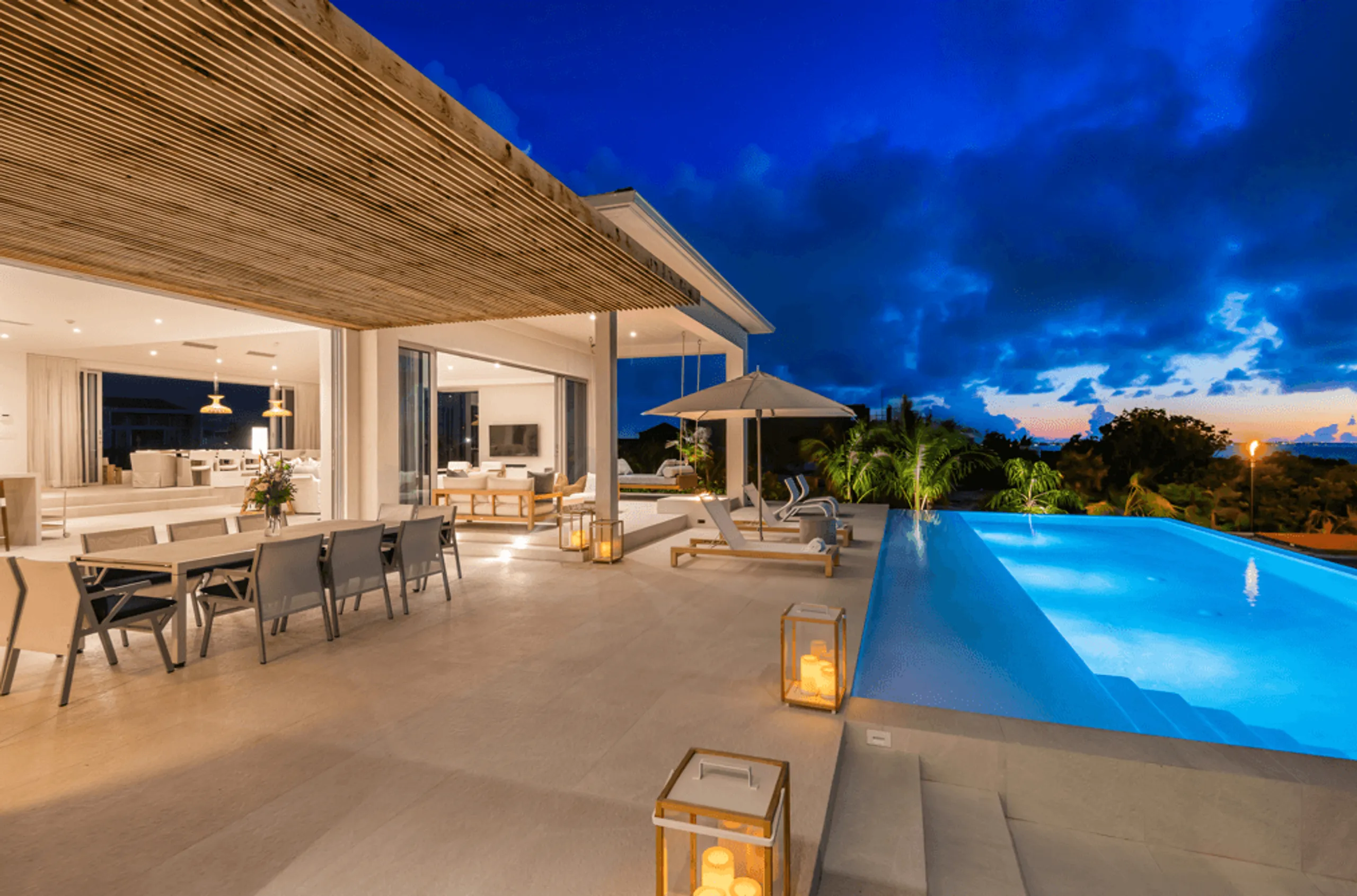 Extraordinary Villa with Caribbean Contemporary Design and Stunning Beachfront — photograph 8