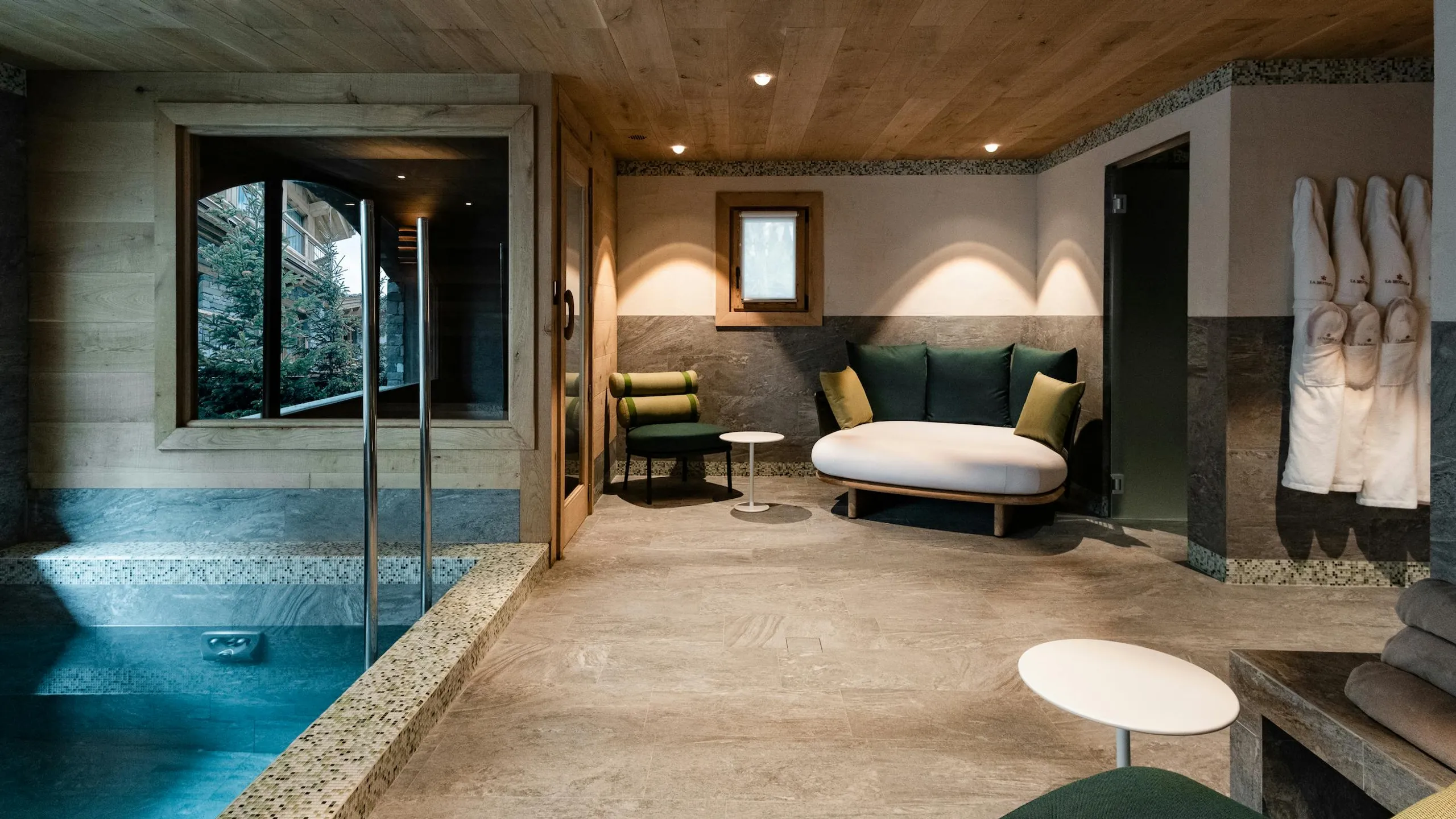 French Alps Elysium Chalet with Indoor Pool and Spa — photograph 3