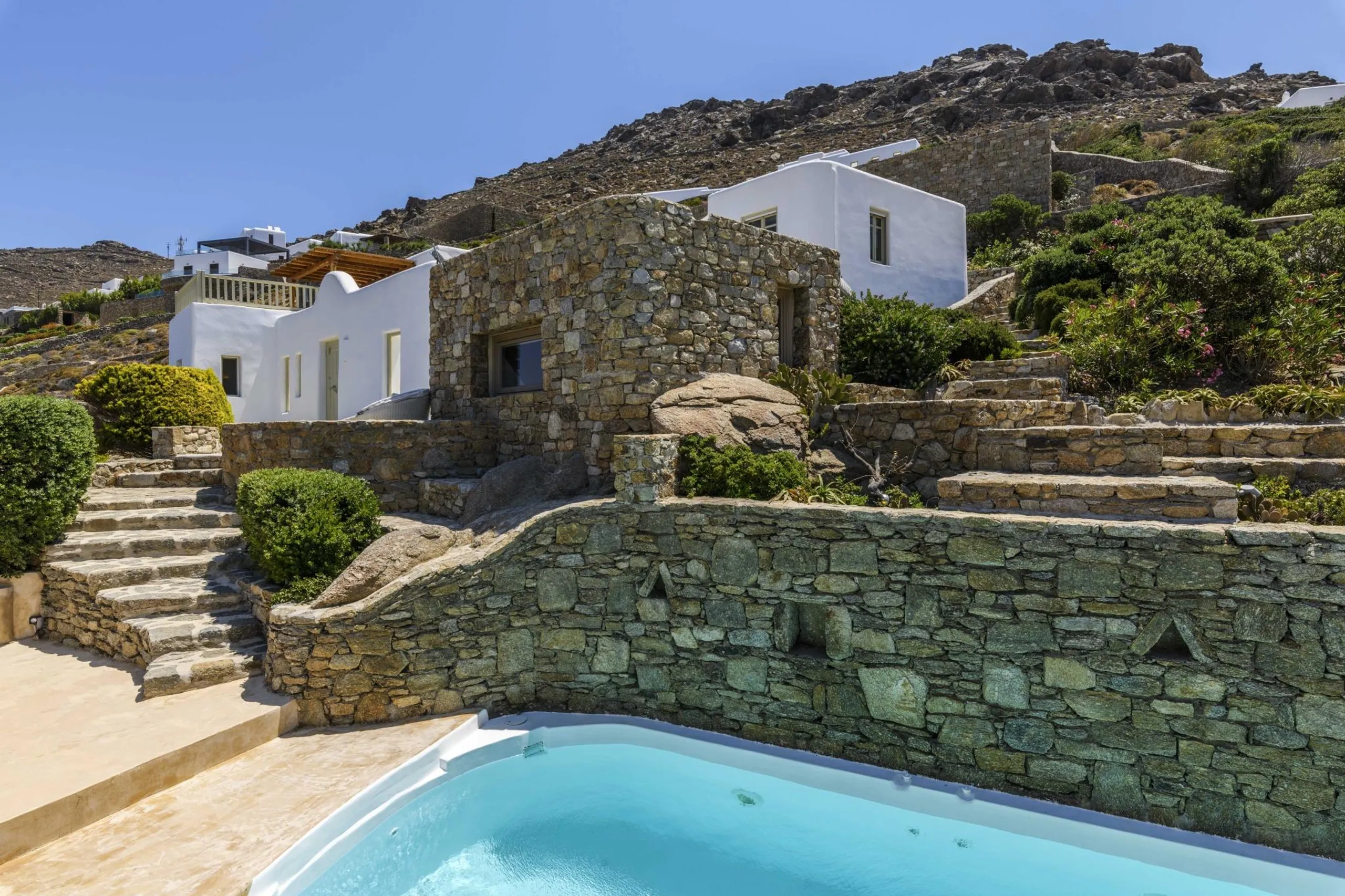 Beautiful Traditional Villa in Mykonos with Invigorating Pool — photograph 2