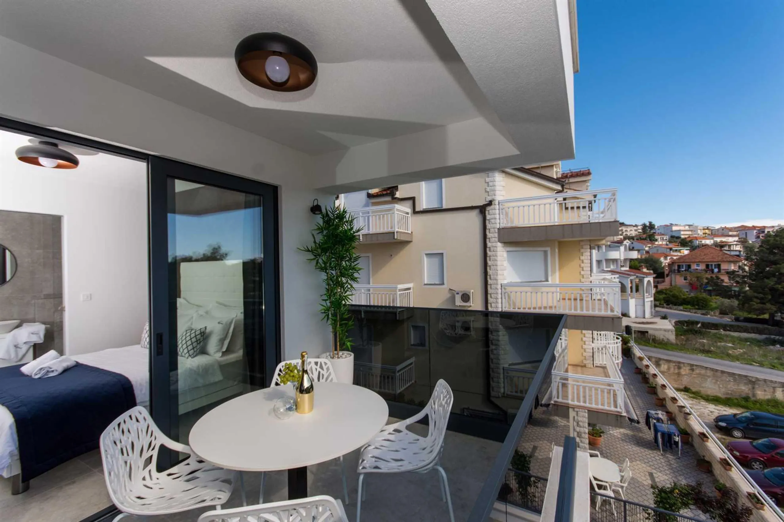 Spacious Villa with Rooftop Terrace and Jacuzzi in Trogir — photograph 12