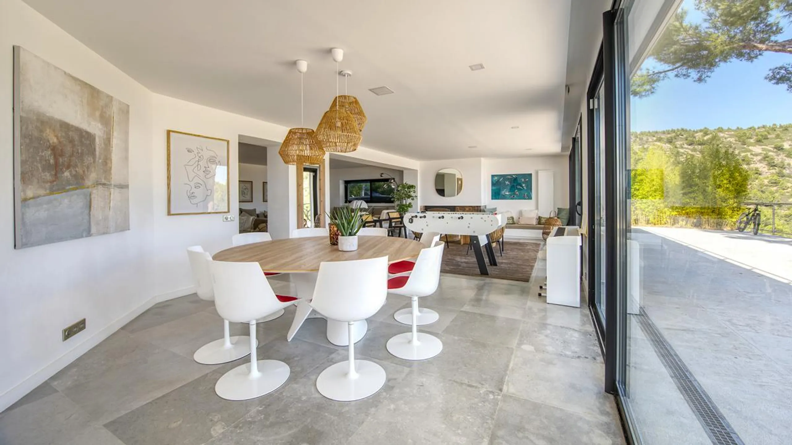 Ornate Contemporary Villa with Private Pool and Sea Views — photograph 7