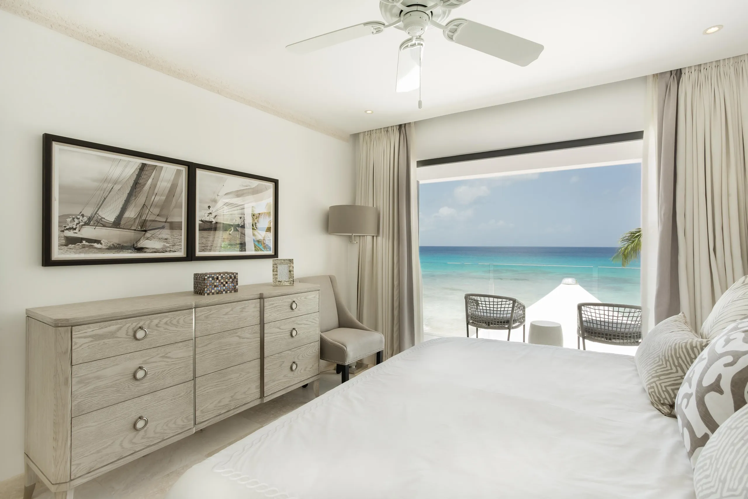 Modern Contemporary Luxe Villa with Private Pool and Direct Beach Access — photograph 10