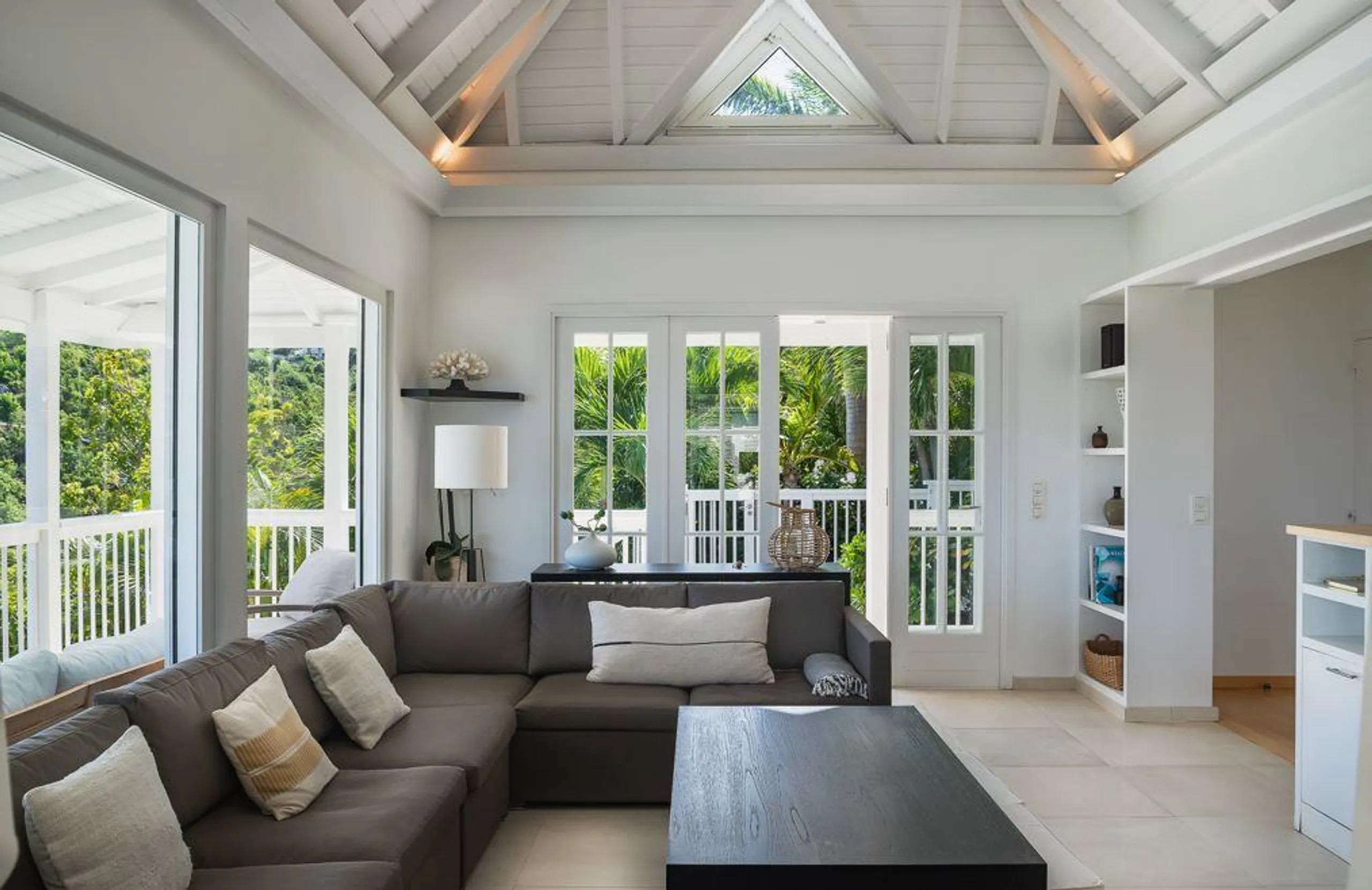 Splendid Villa Steps Away from Flamands Beach with Breathtaking Ocean Views — photograph 11