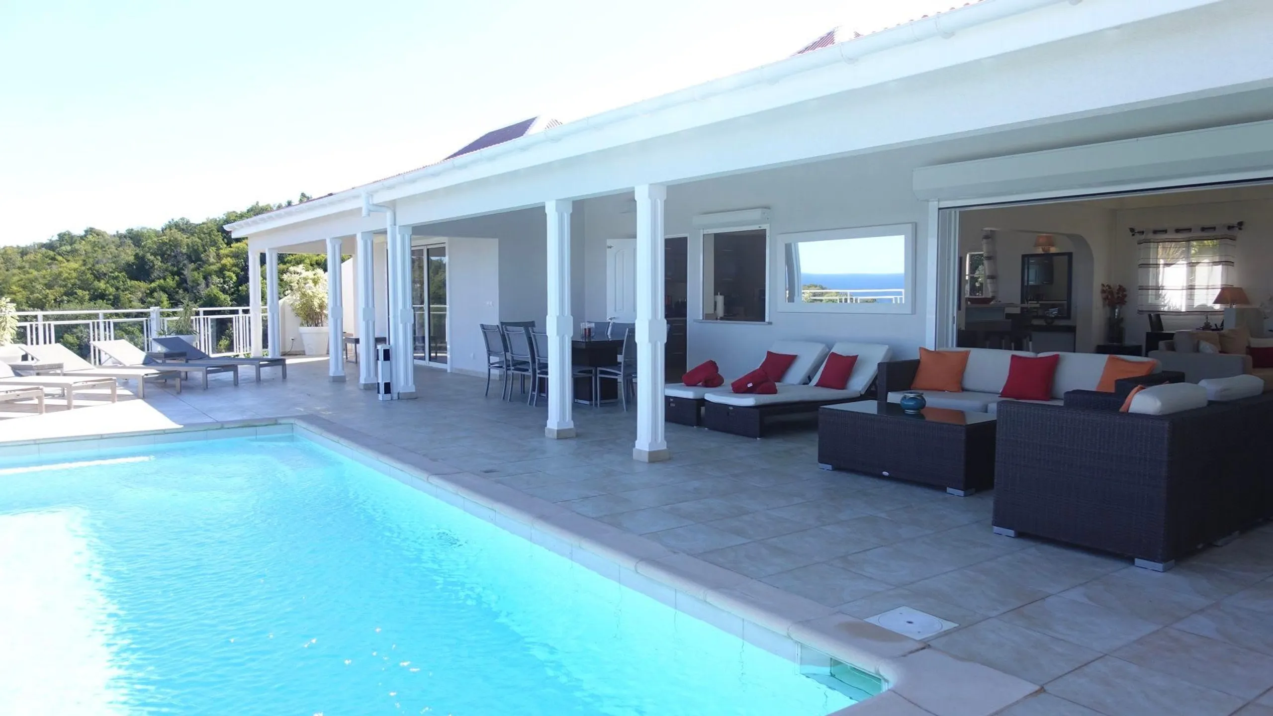 Deluxe 3 Bedroom Villa with Pool And Picturesque Sea Views — photograph 4